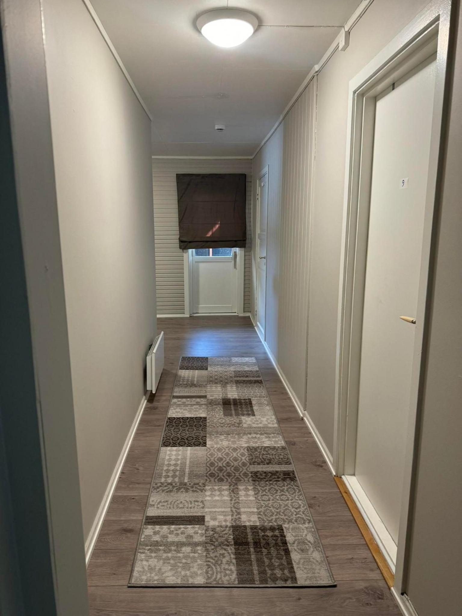 Single Room with Shared Shower and Toilet photo 2