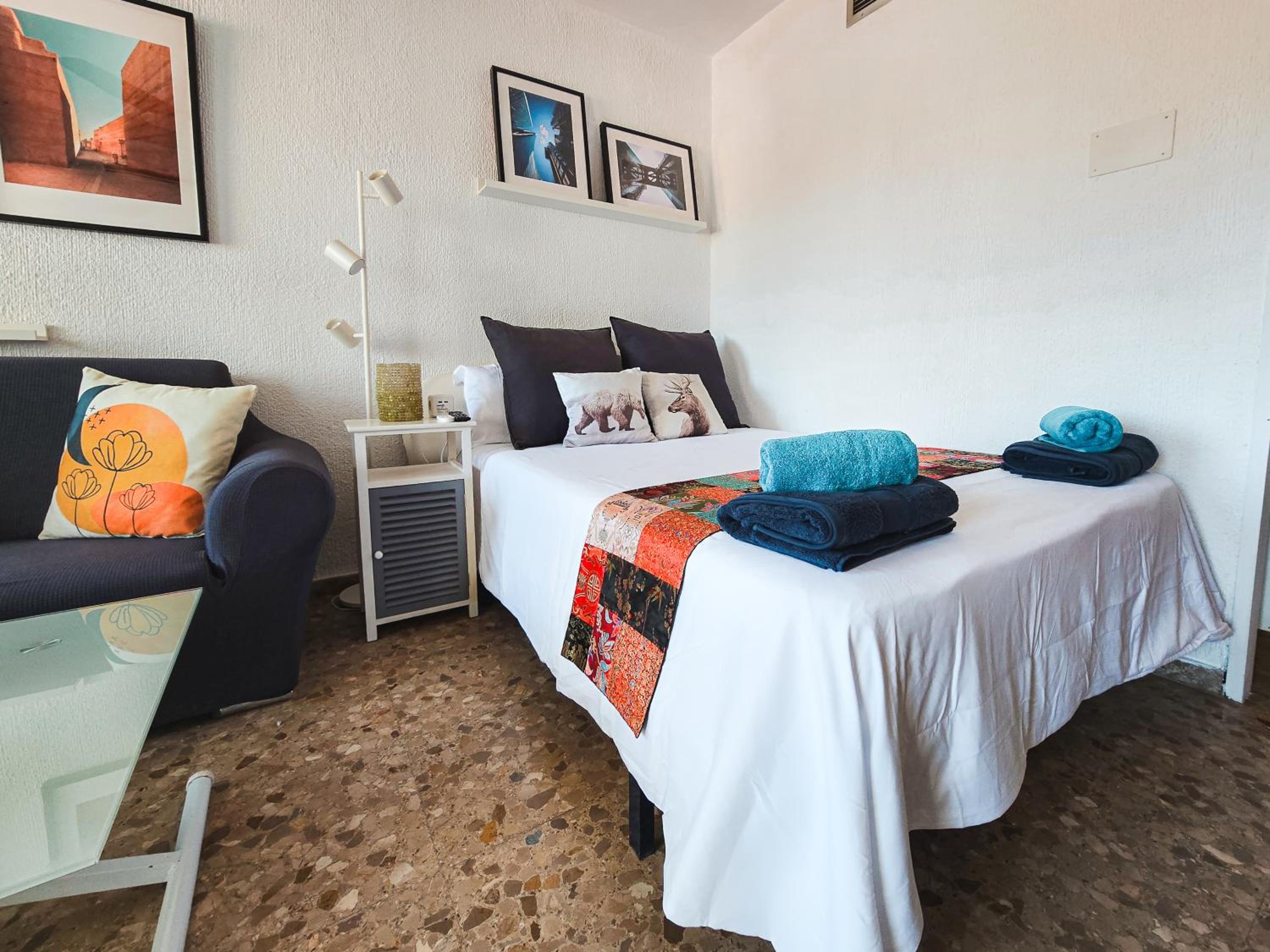 Studio Apartment with Balcony photo 2