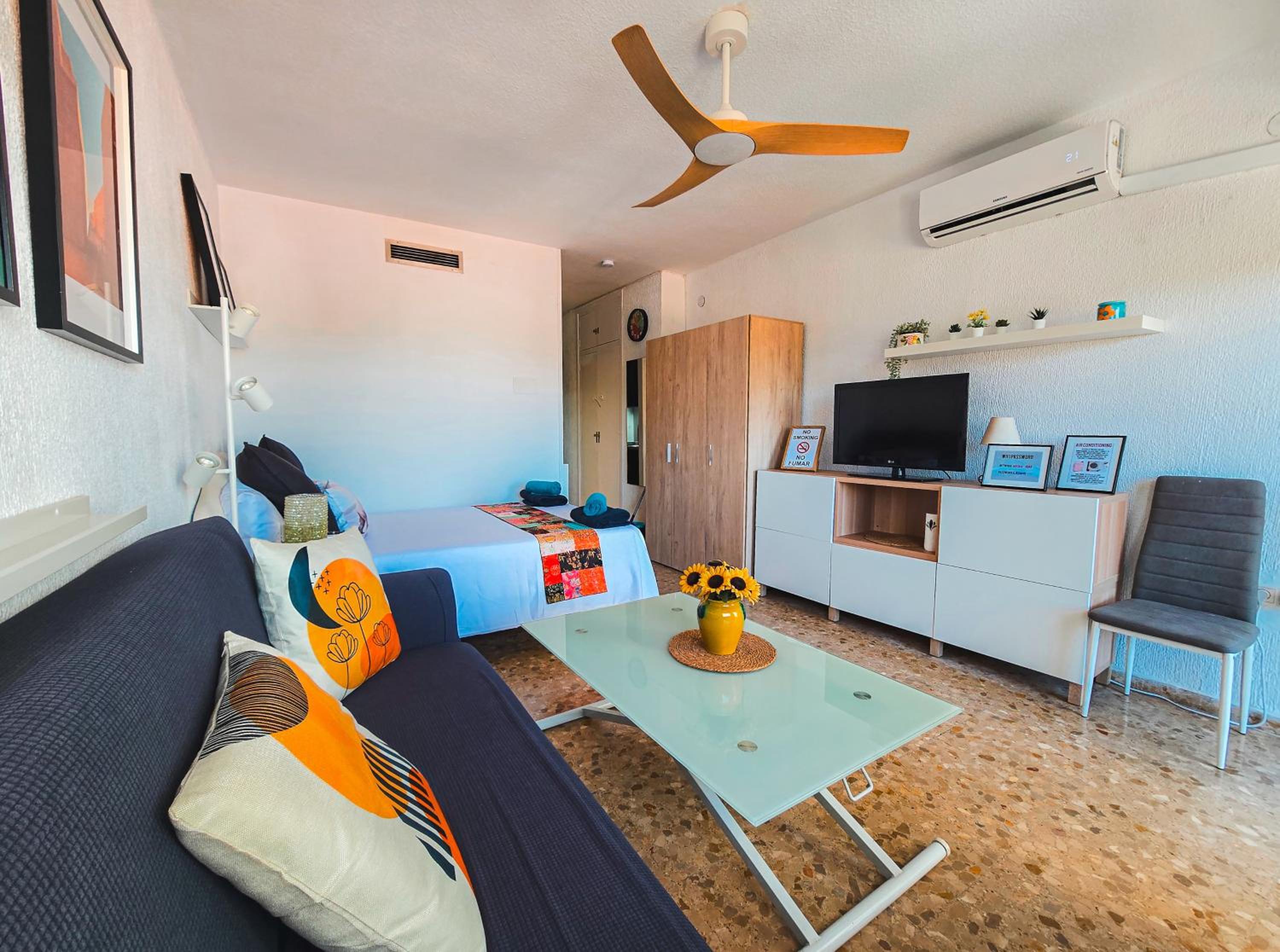 Studio Apartment with Balcony photo 3