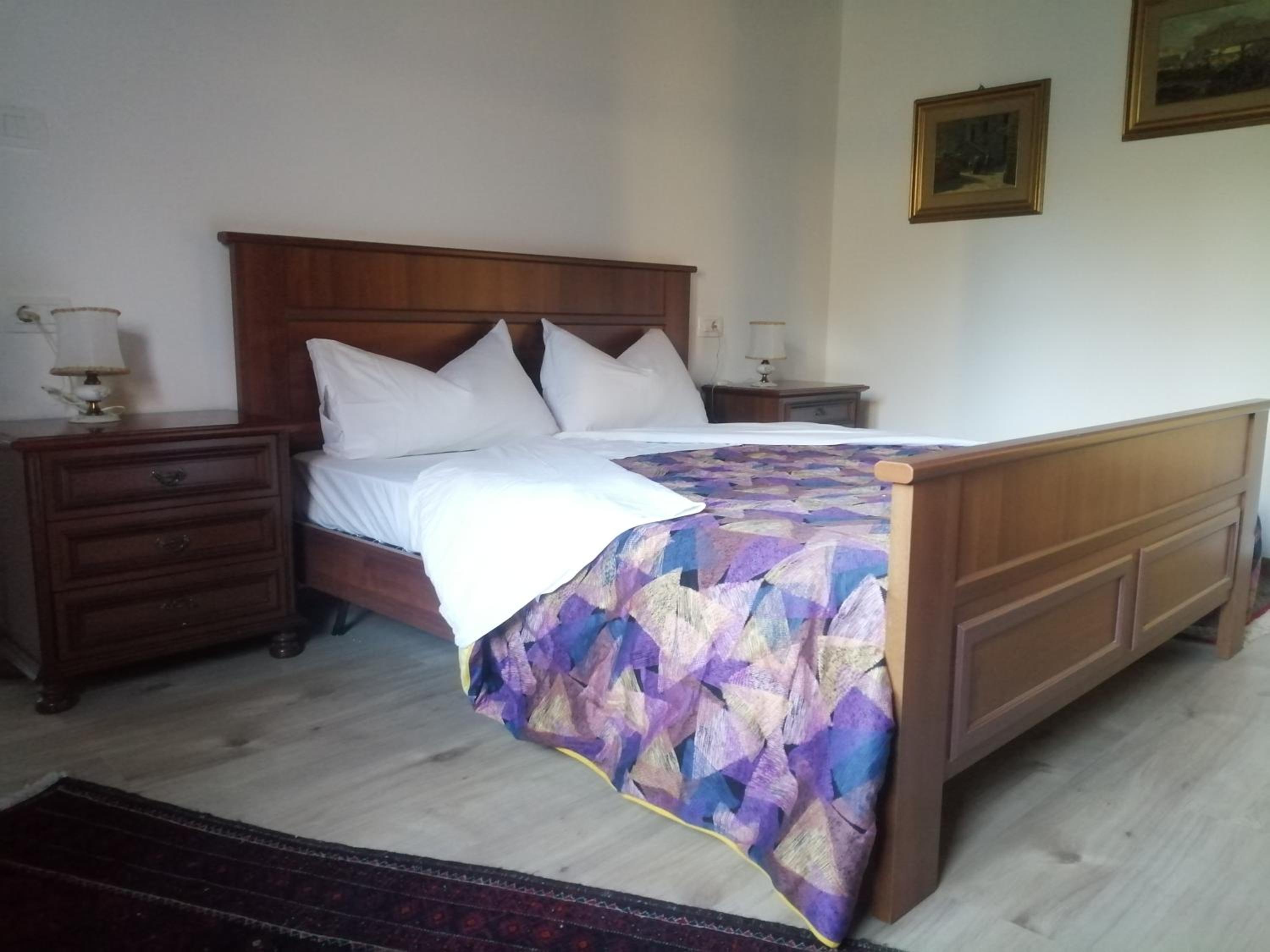 Double Room with Private Bathroom - Photo 3