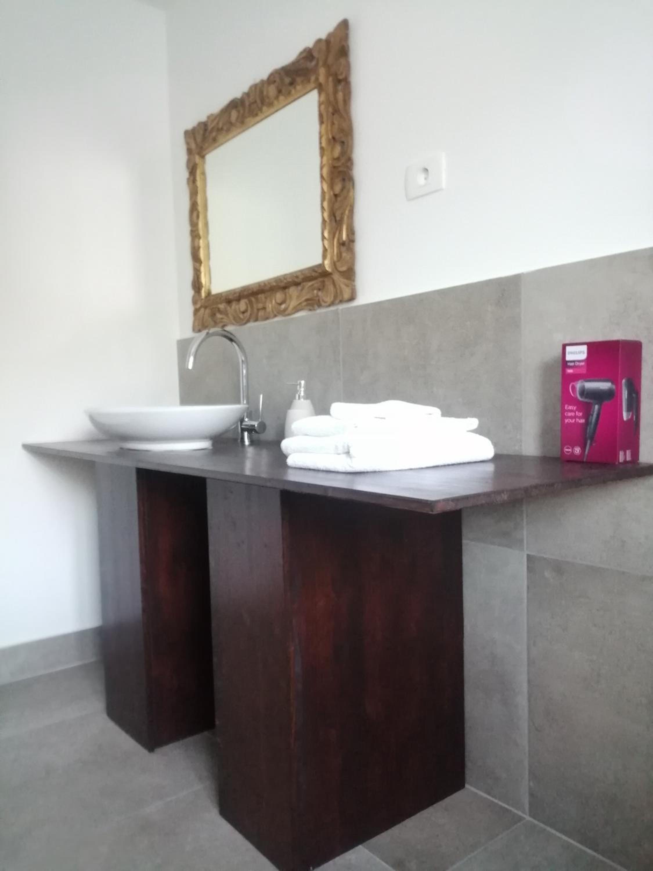 Double Room with Private Bathroom - Photo 7