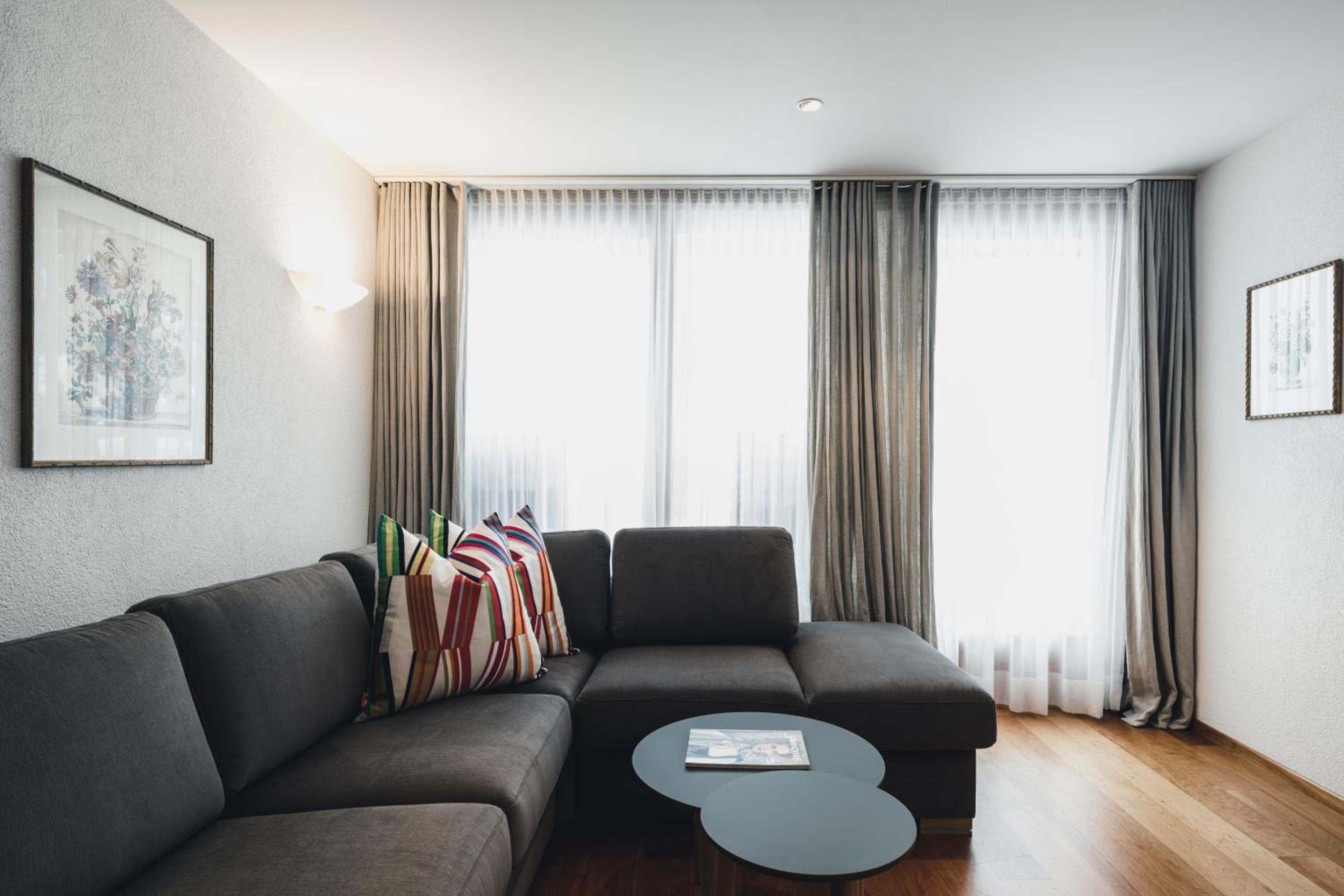 Superior Family Room photo 3