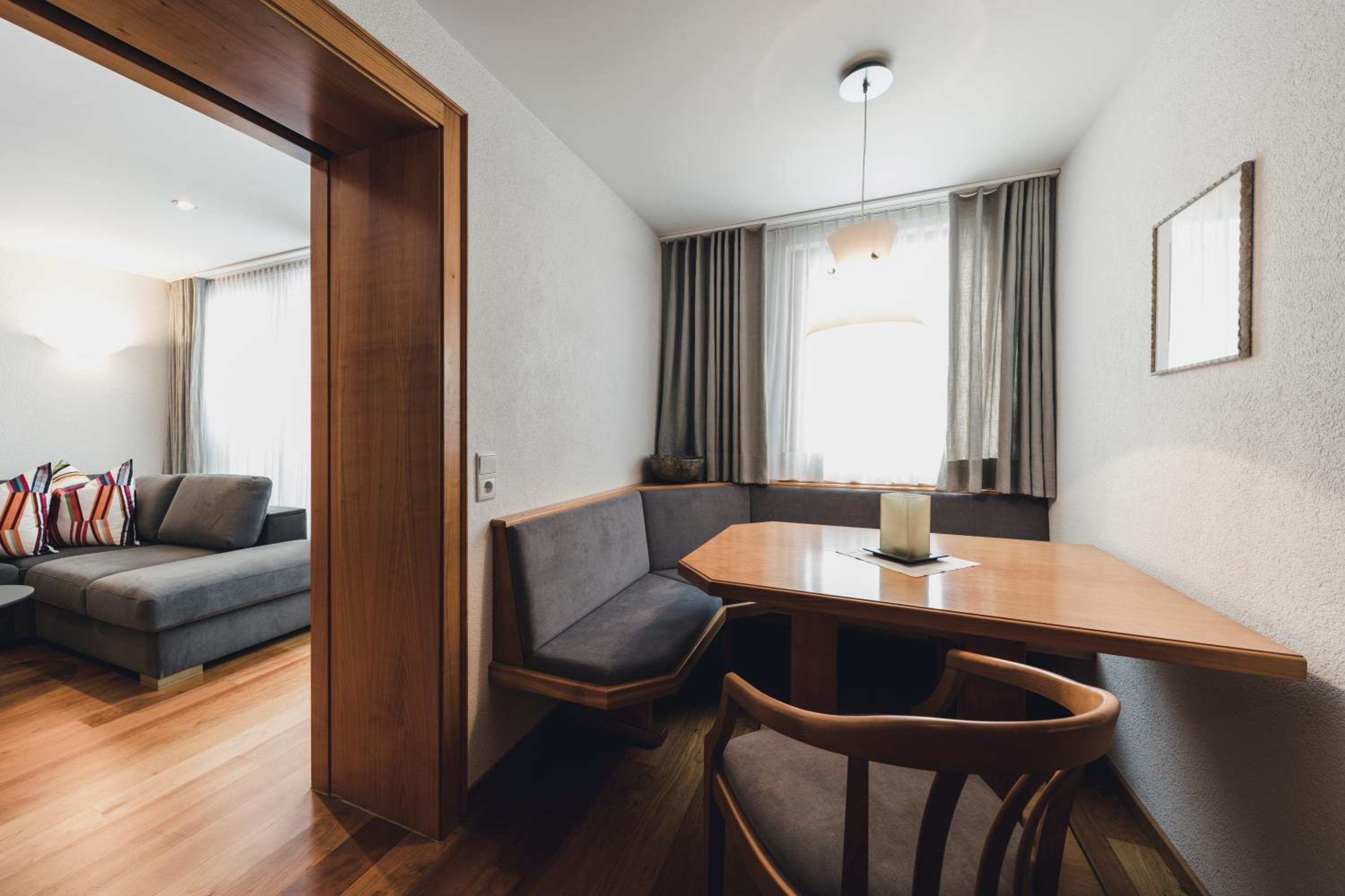 Superior Family Room photo 2