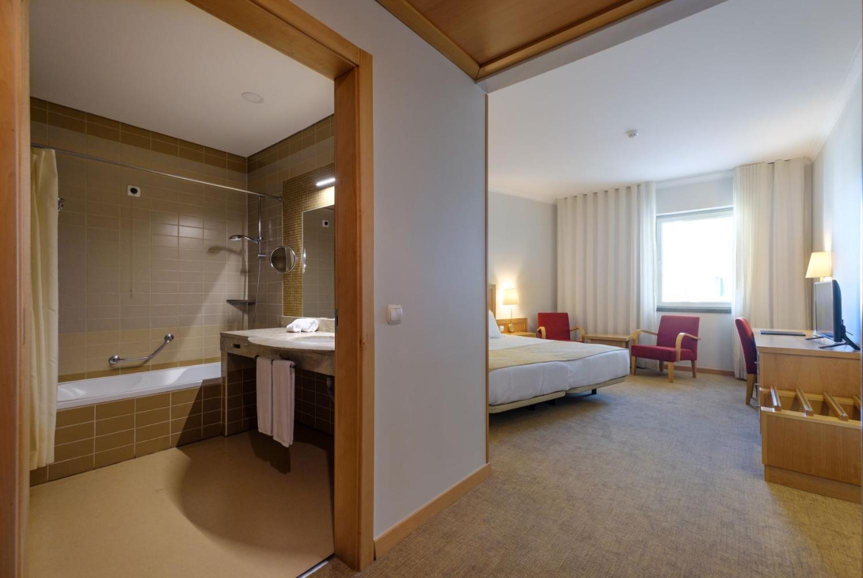 Double or Twin Room - Photo 6