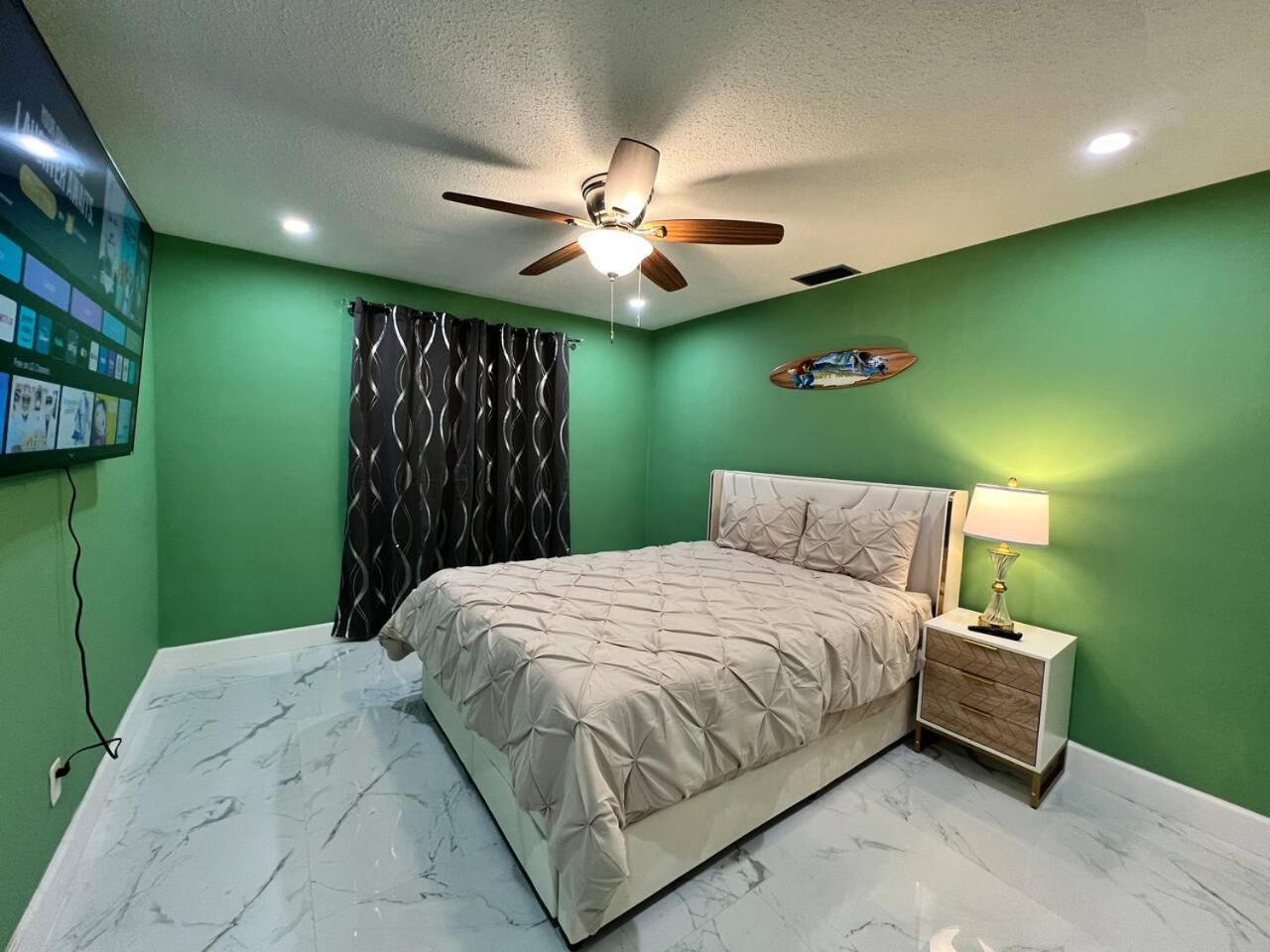 Five-Bedroom House photo 1