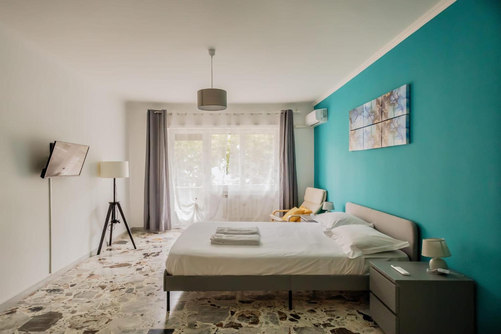 Three-Bedroom Apartment with Balcony
