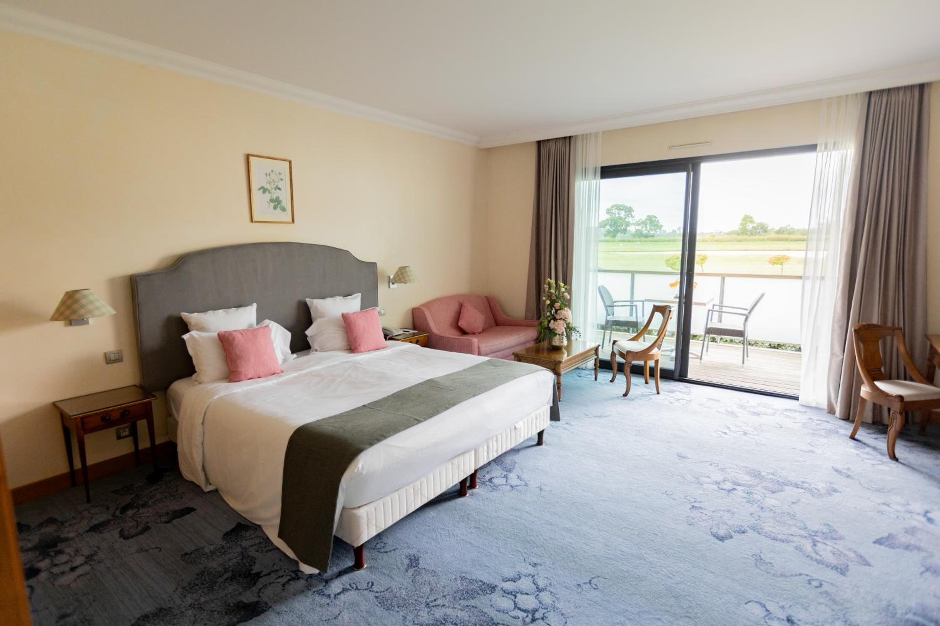 Junior Suite with Balcony - Photo 3
