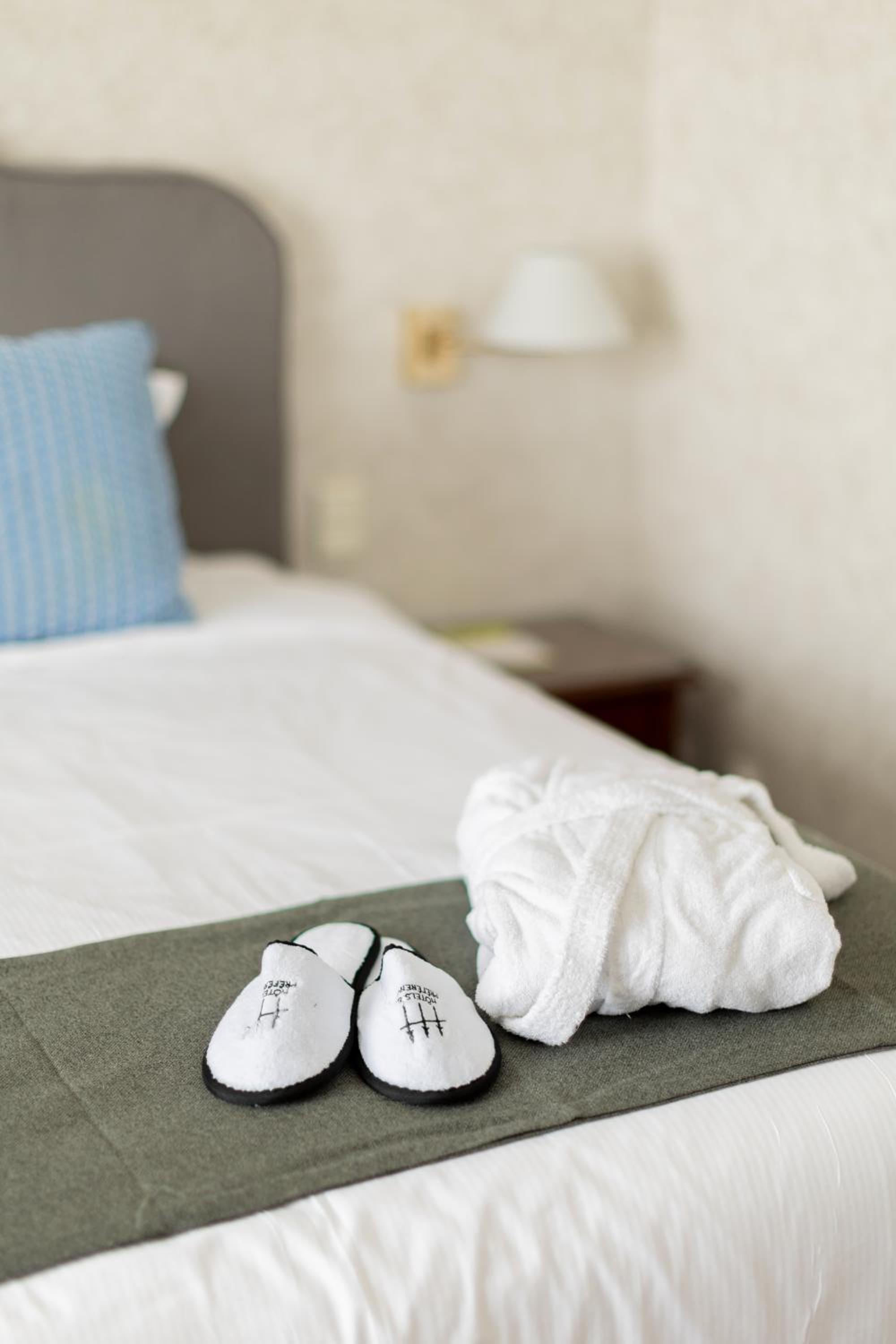 Standard Twin Room - Photo 2