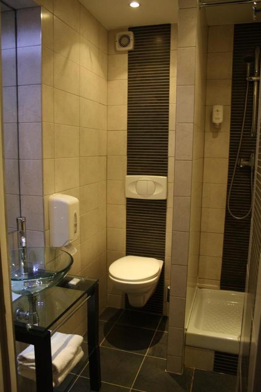 Triple Room (1 Double Bed + 1 Single Bed) photo 2