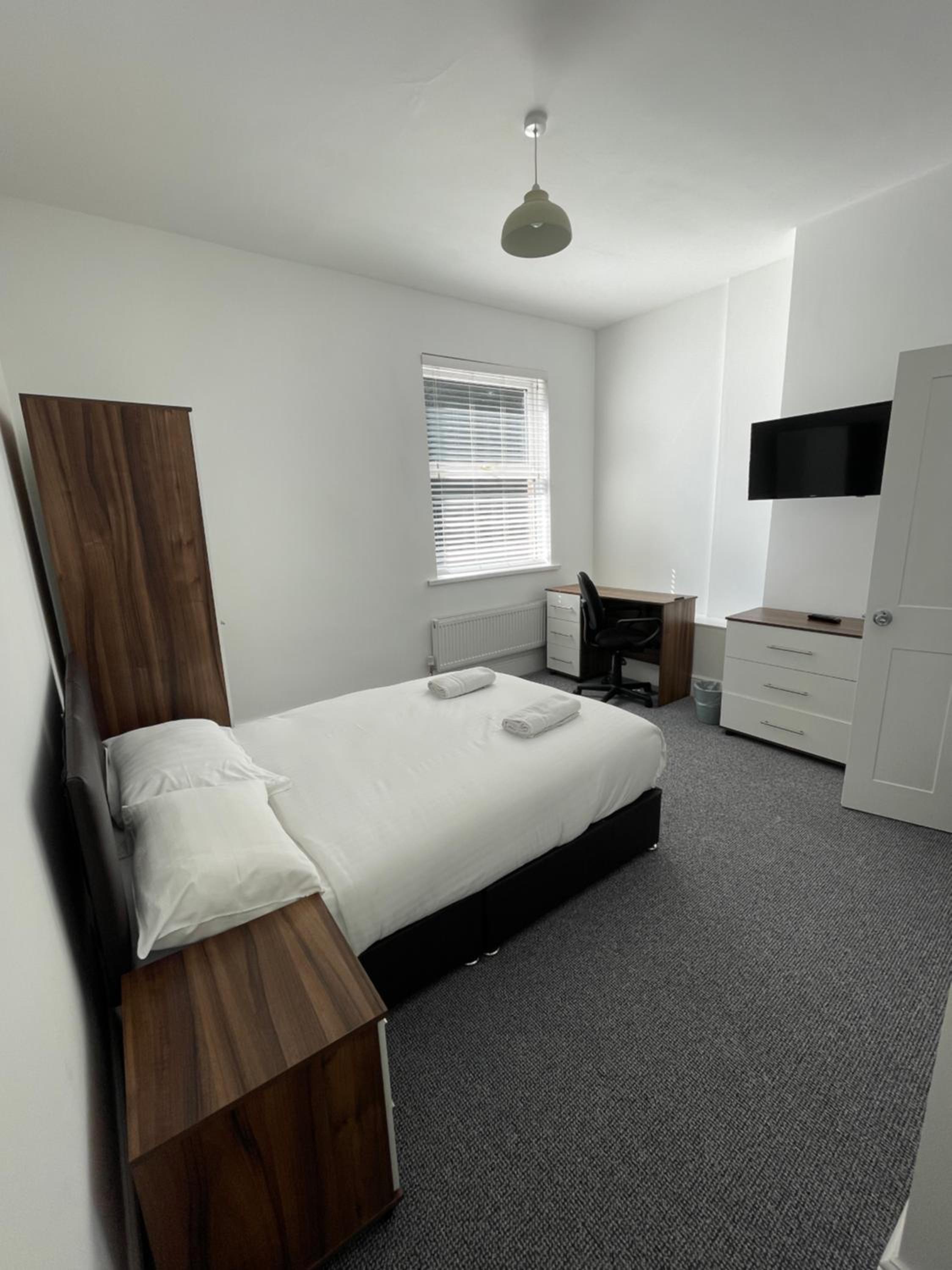 Double Room with Private Bathroom - Photo 9