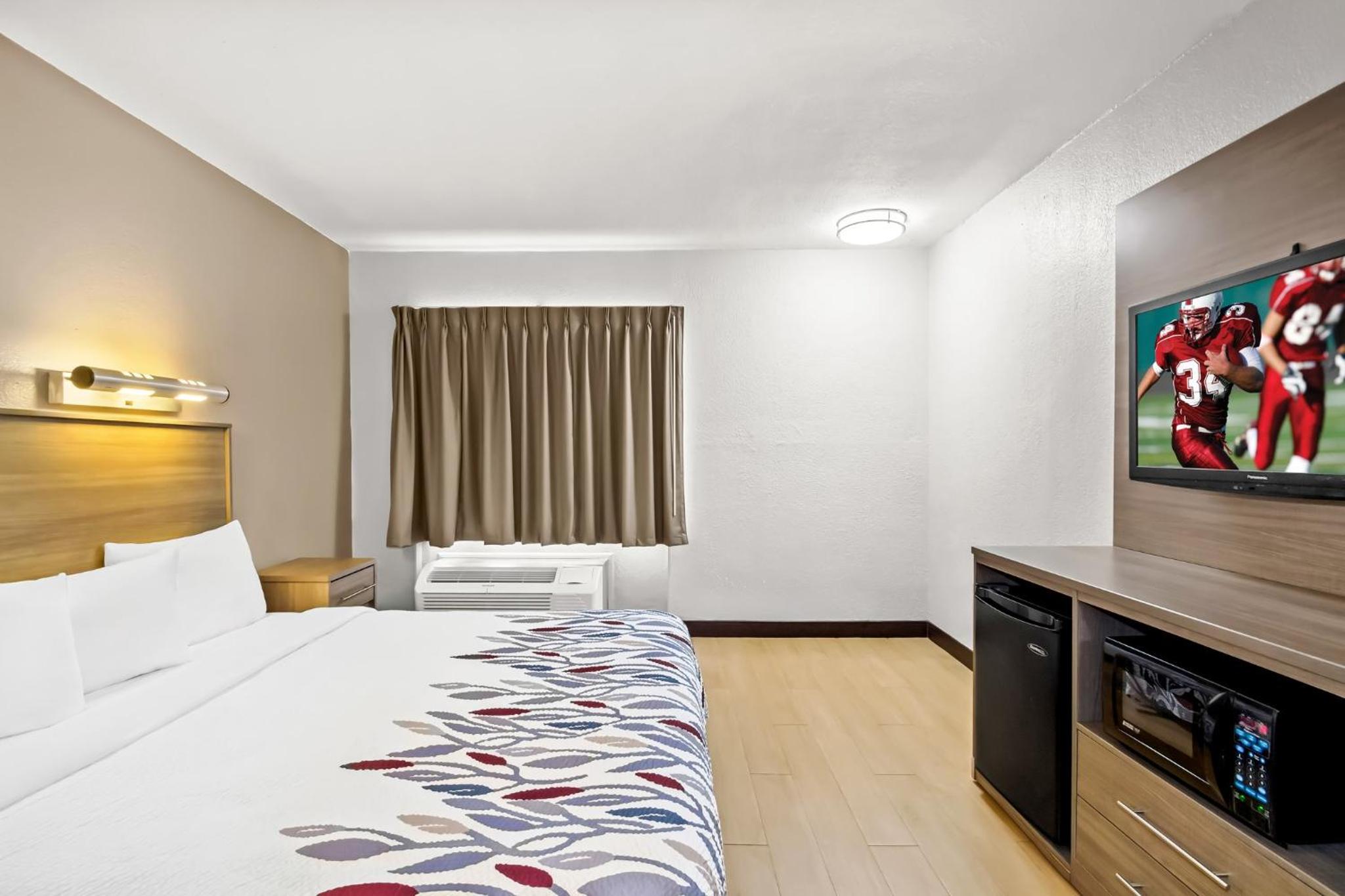 Deluxe King Room Disability Access Non-Smoking - Photo 4