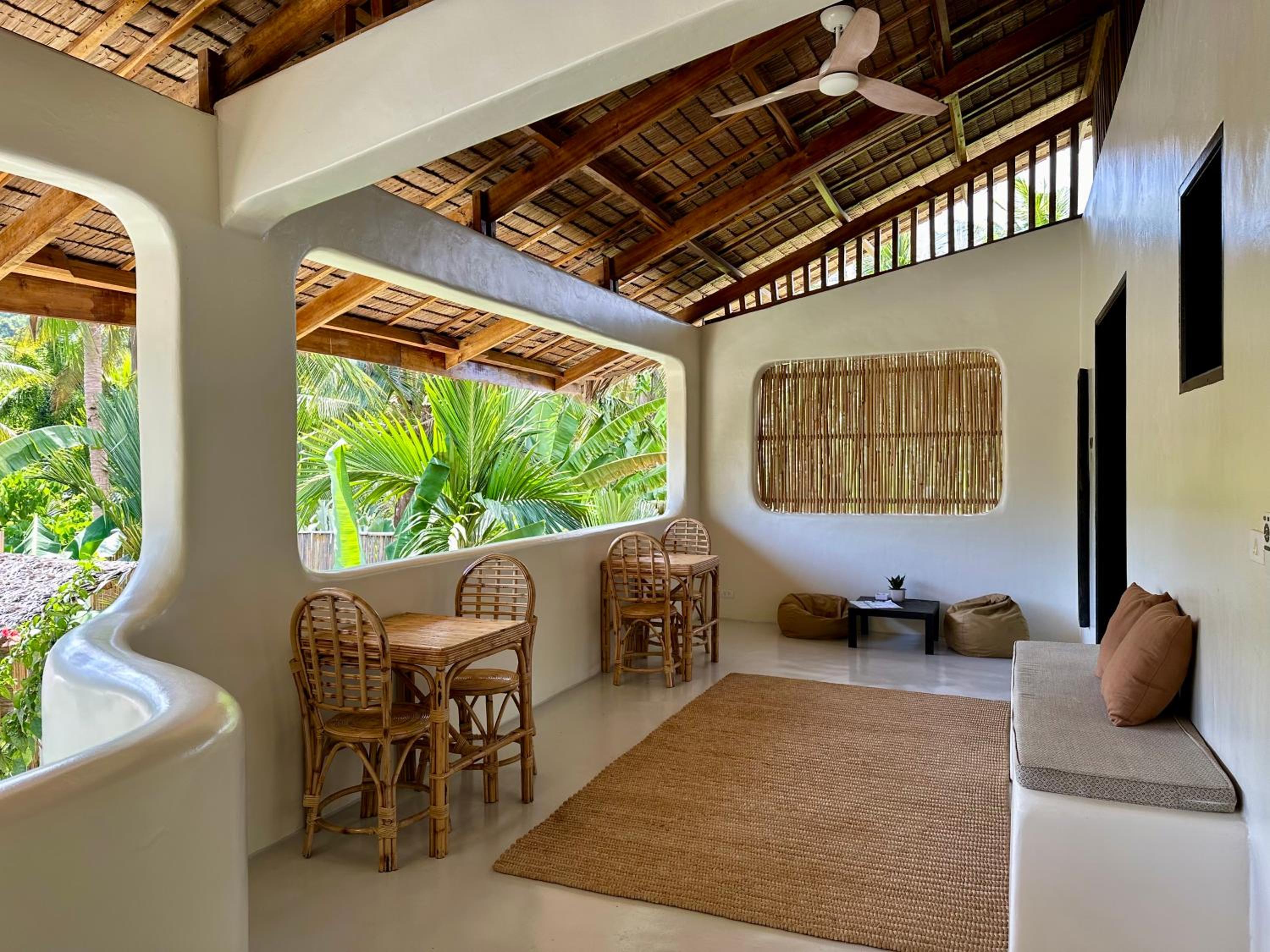 Deluxe Double Room with Balcony - Photo 10