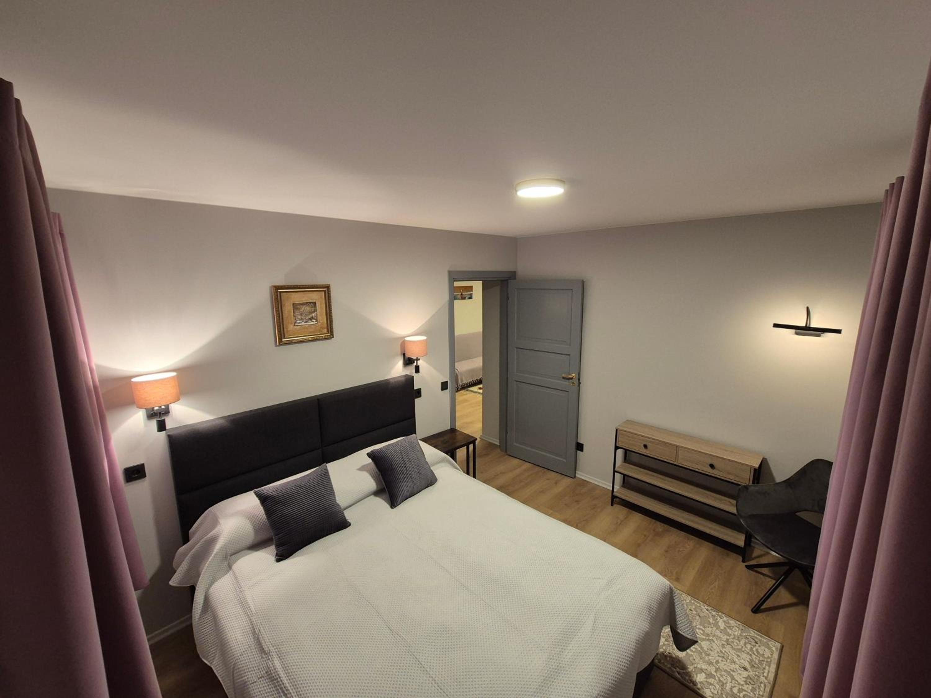 One-Bedroom Apartment photo 3