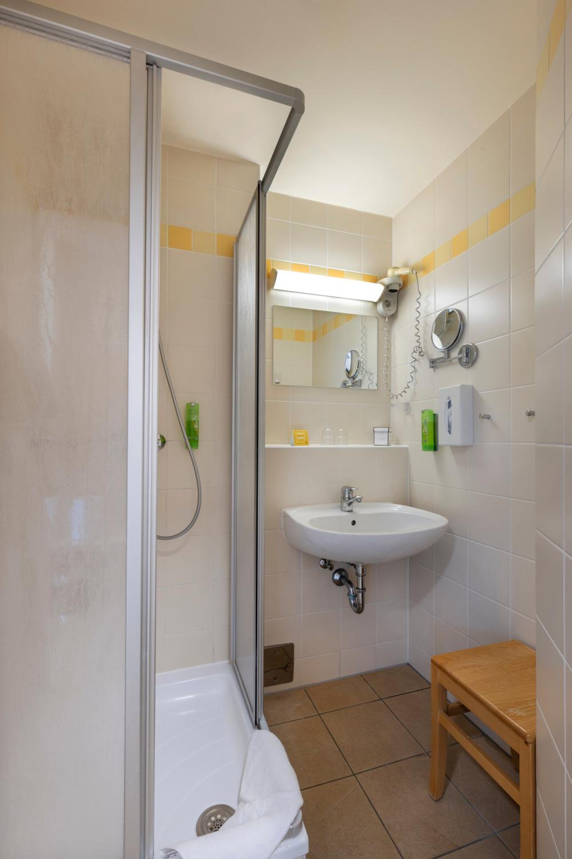 Quadruple Room - Photo 9