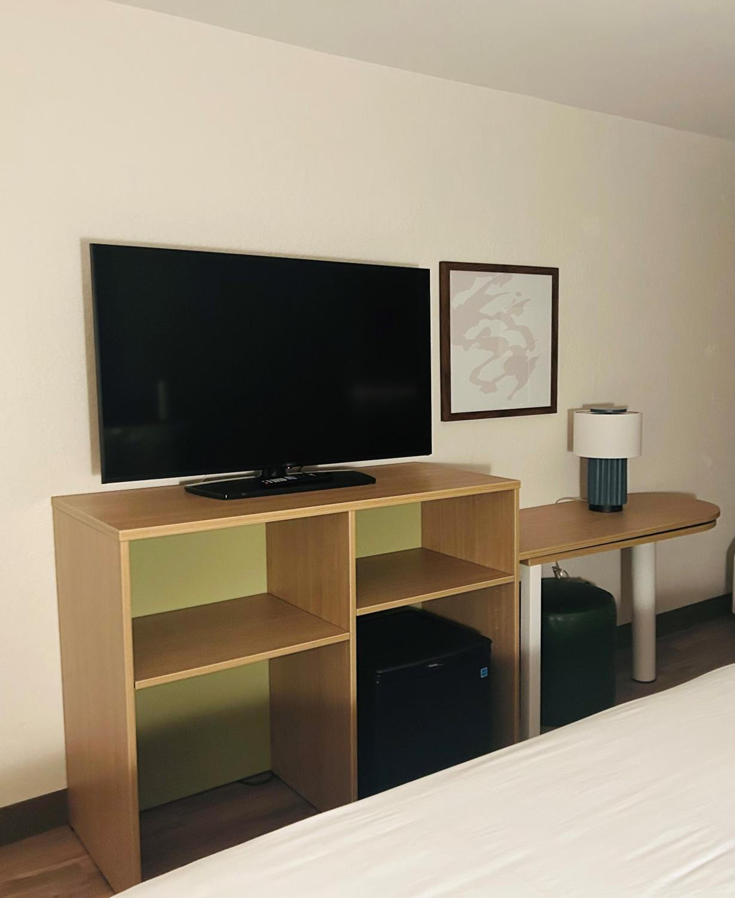 Standard King Room - Non-Smoking  - Photo 3
