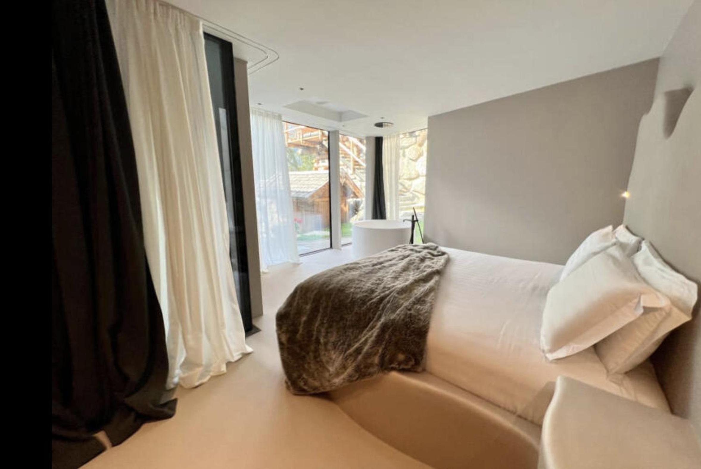 Queen Room with Garden View