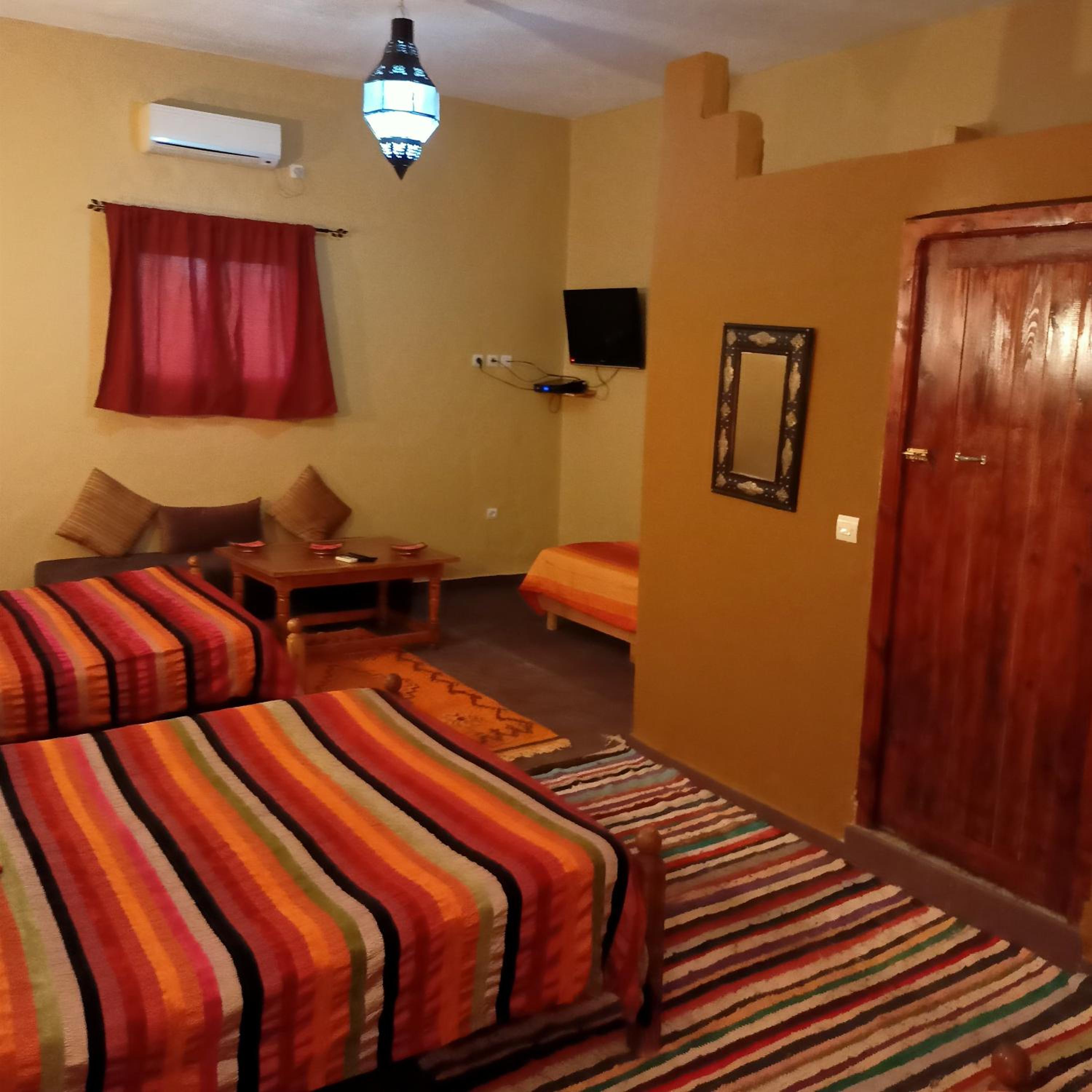 Double Room with Pool View - Photo 3