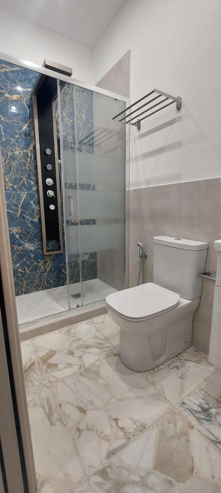 Quadruple Room with Private Bathroom photo 3