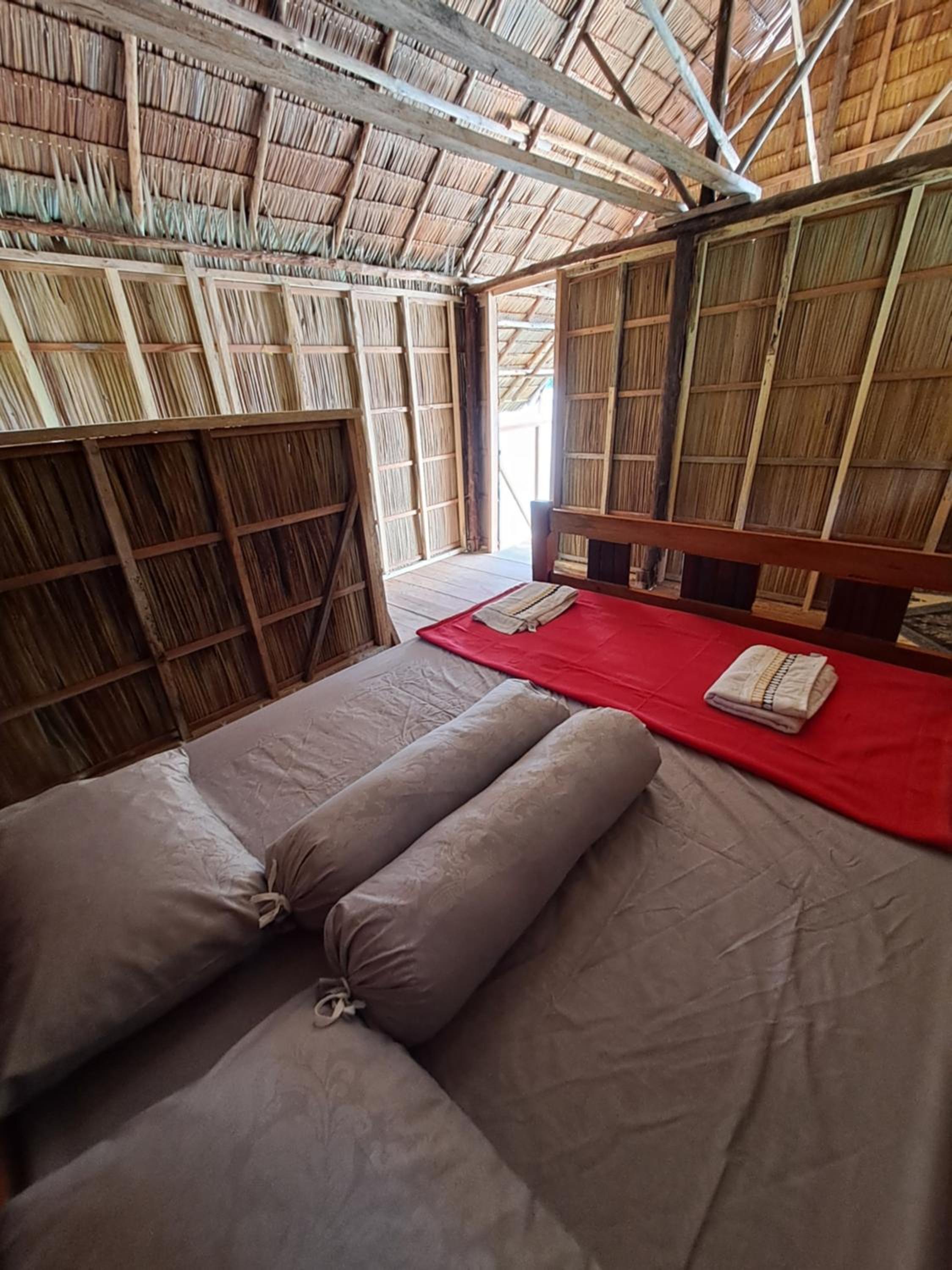 Deluxe Room (2 Adults + 1 Child)