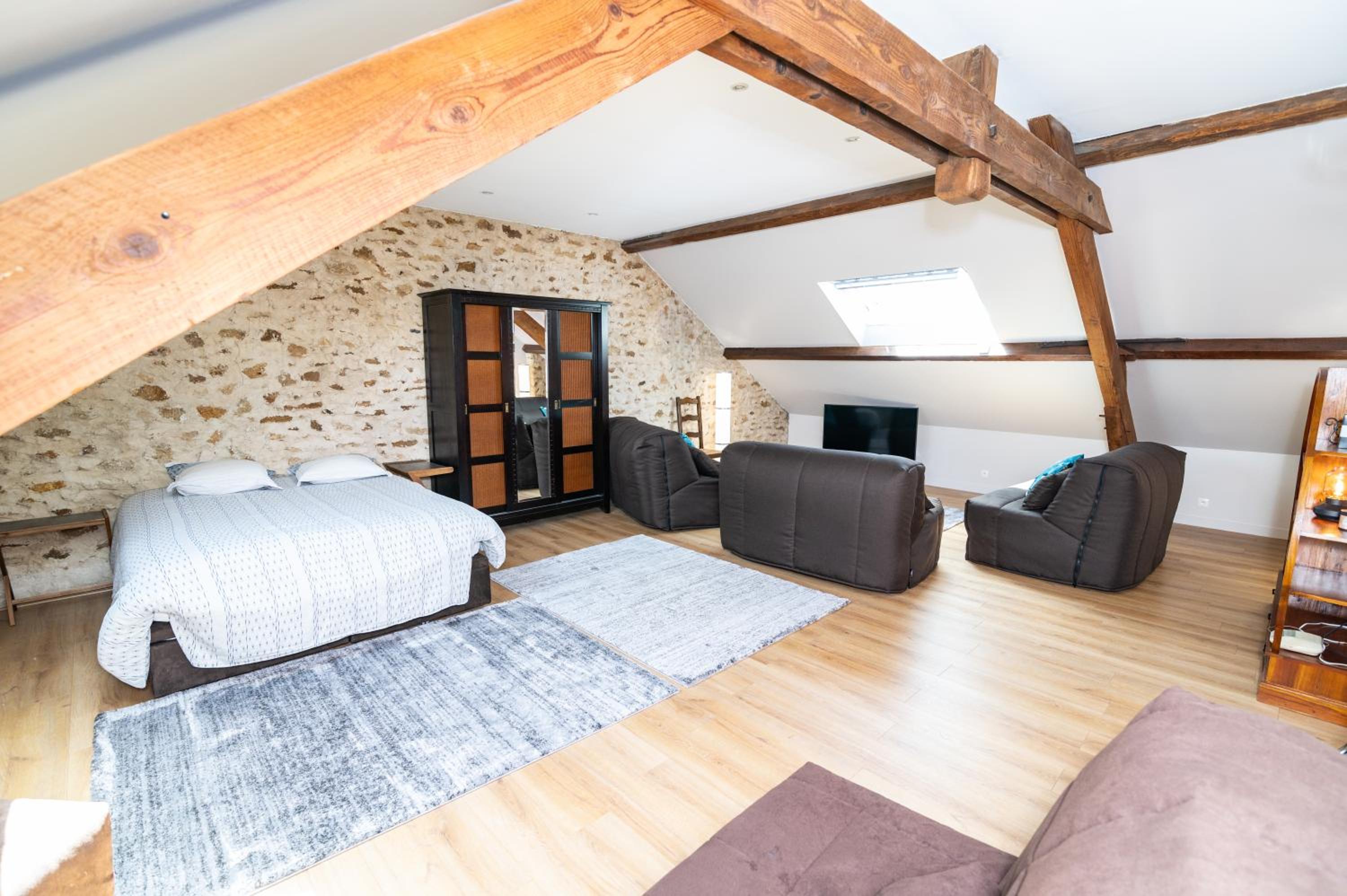 Deluxe Family Room photo 3