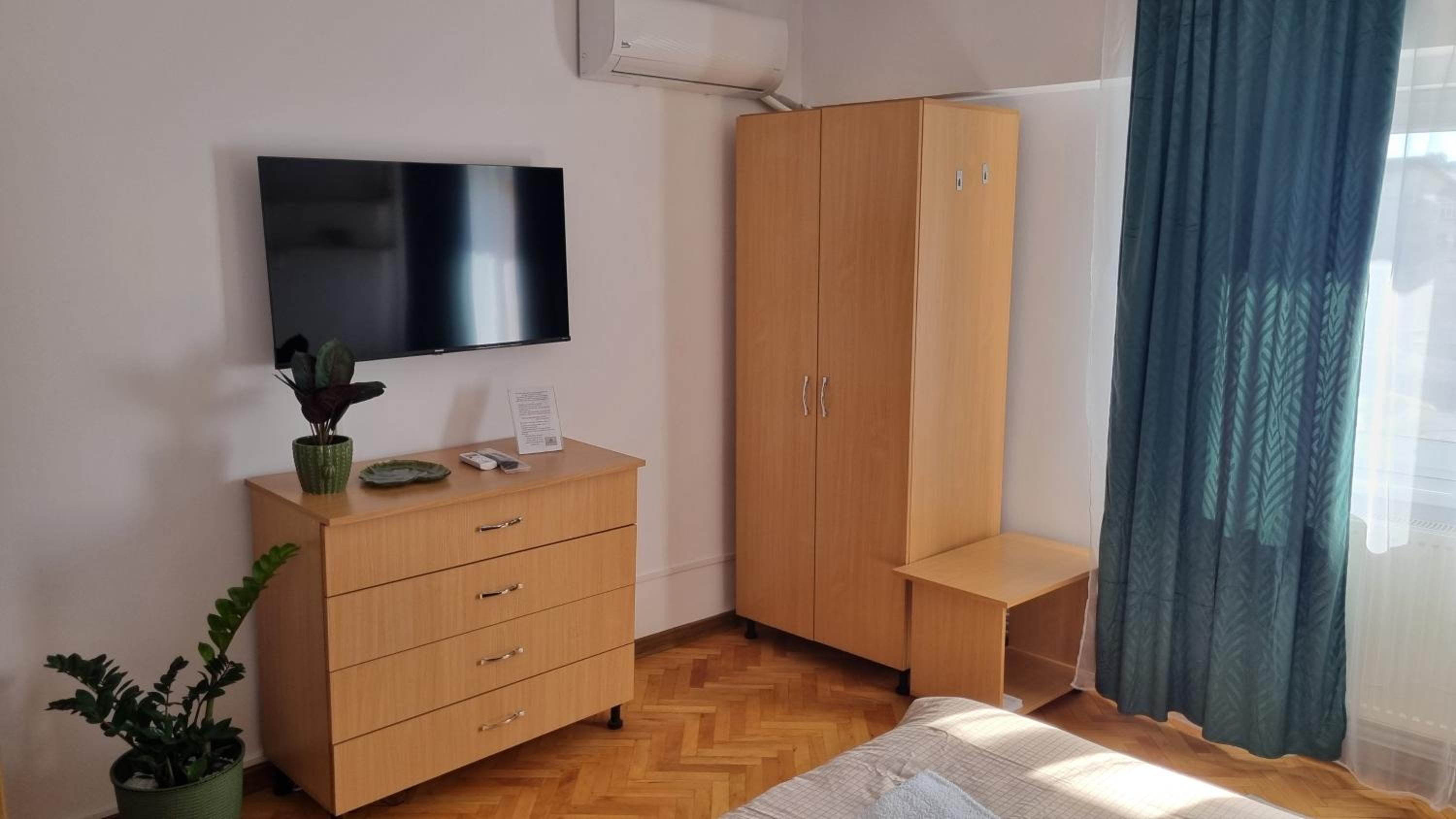 One-Bedroom Apartment photo 2