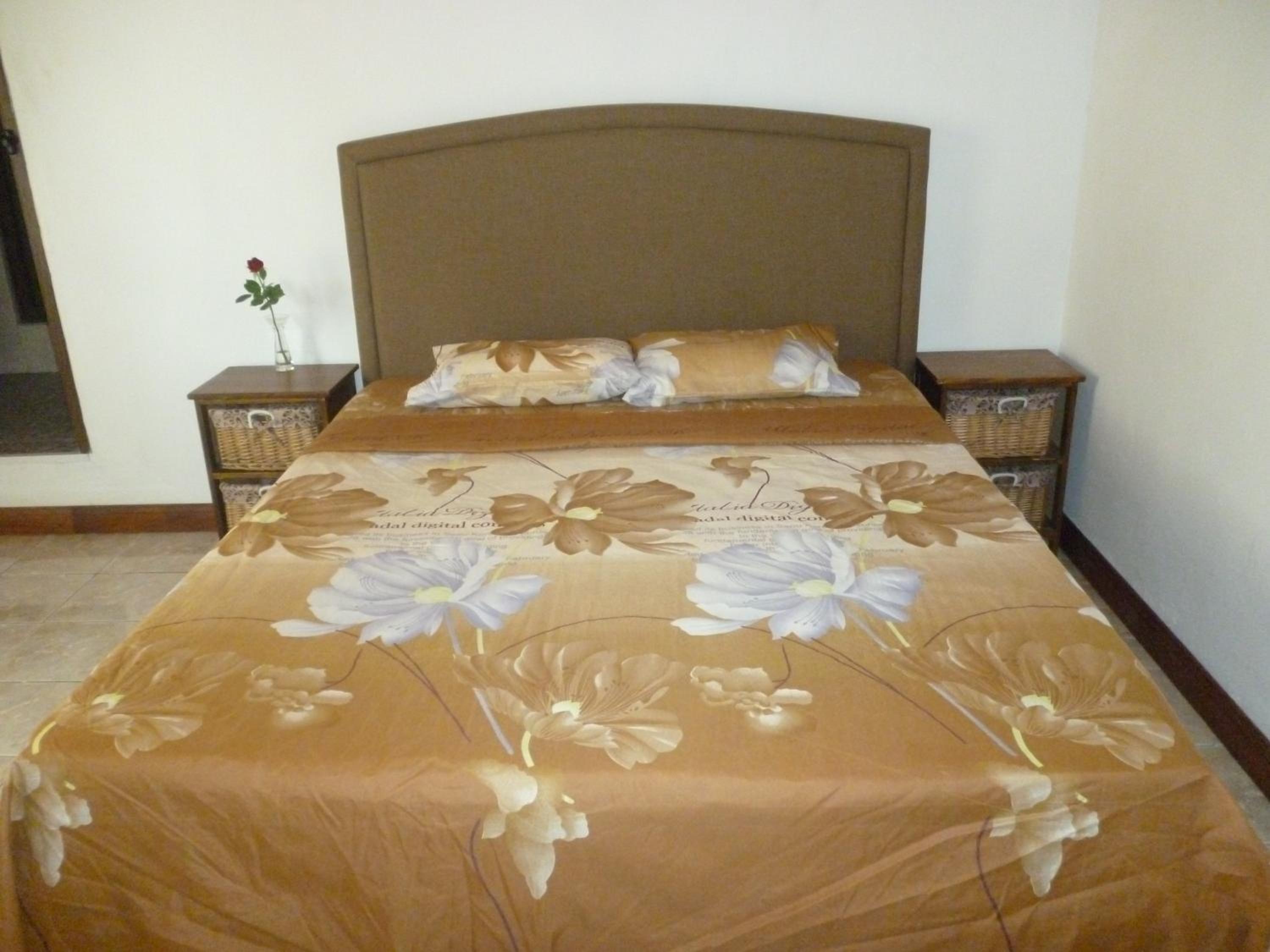 Deluxe Double Room (2 Adults + 1 Child) - Photo 3
