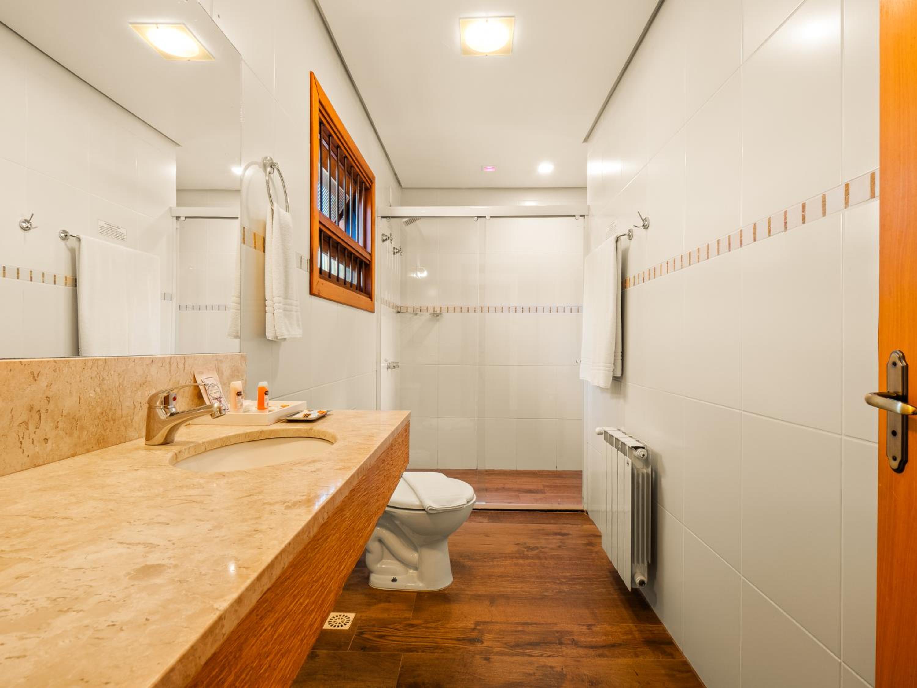 Luxury Triple Room thumbnail 5