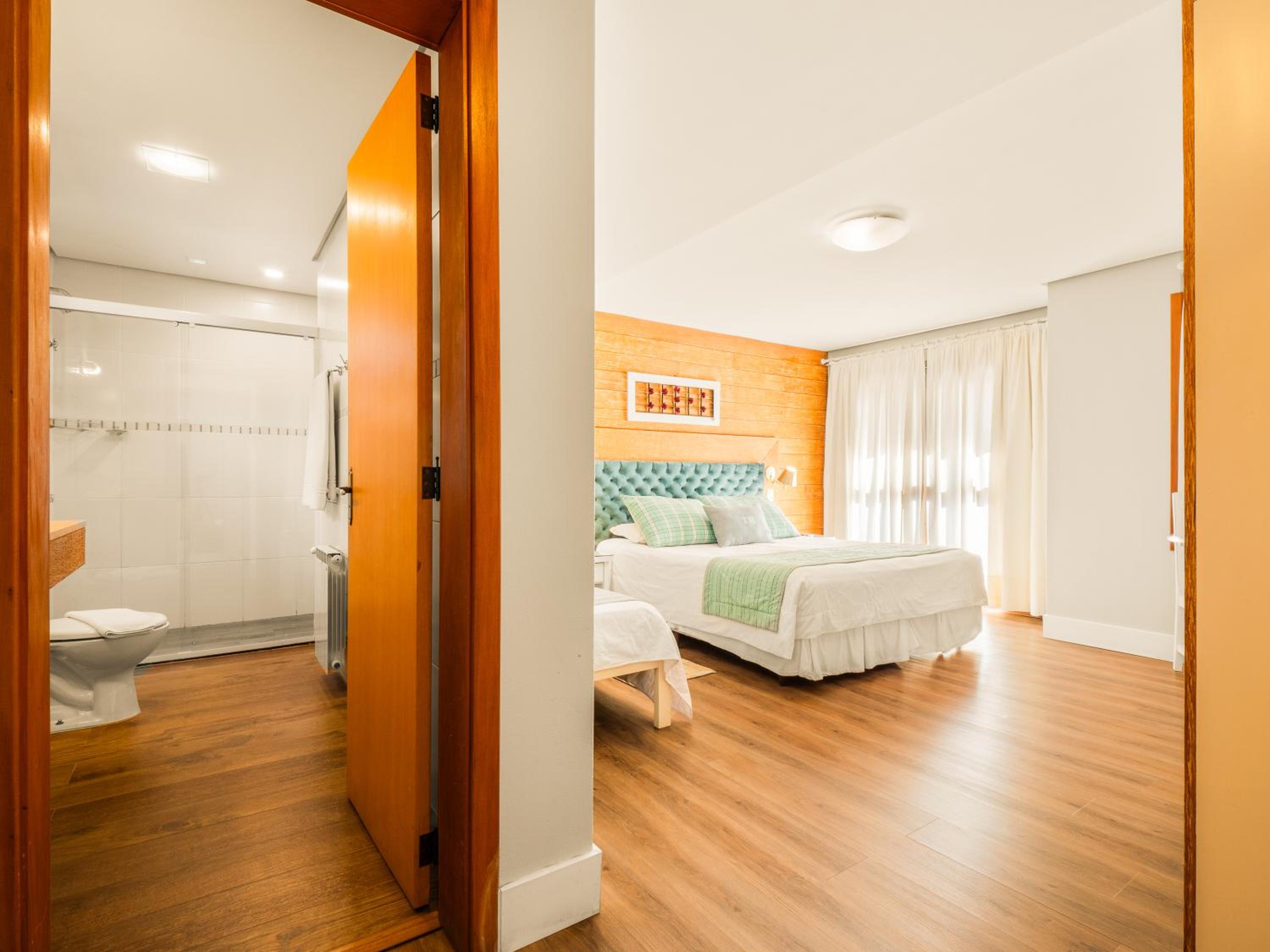 Luxury Triple Room thumbnail 6