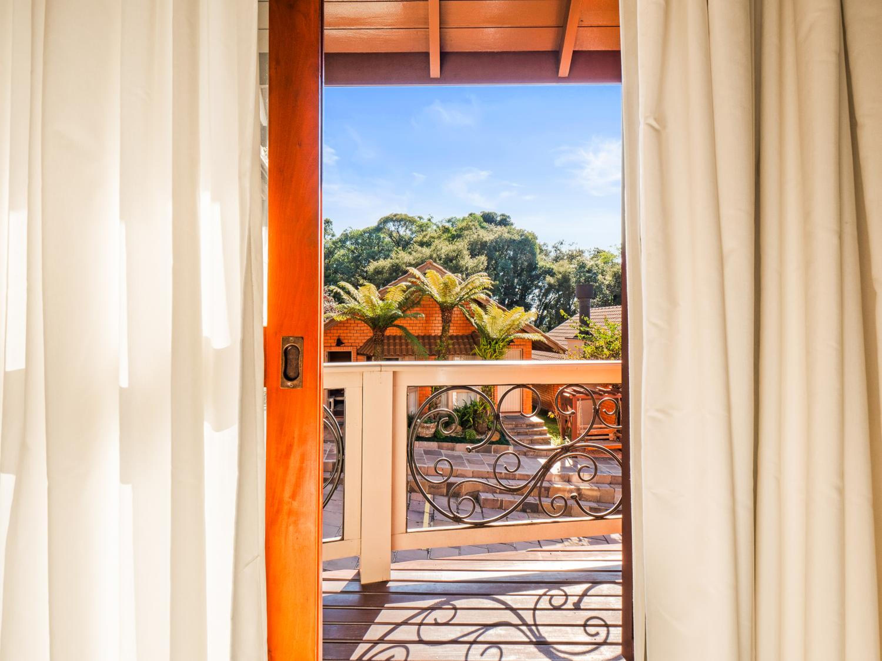 Luxury Triple Room thumbnail 5