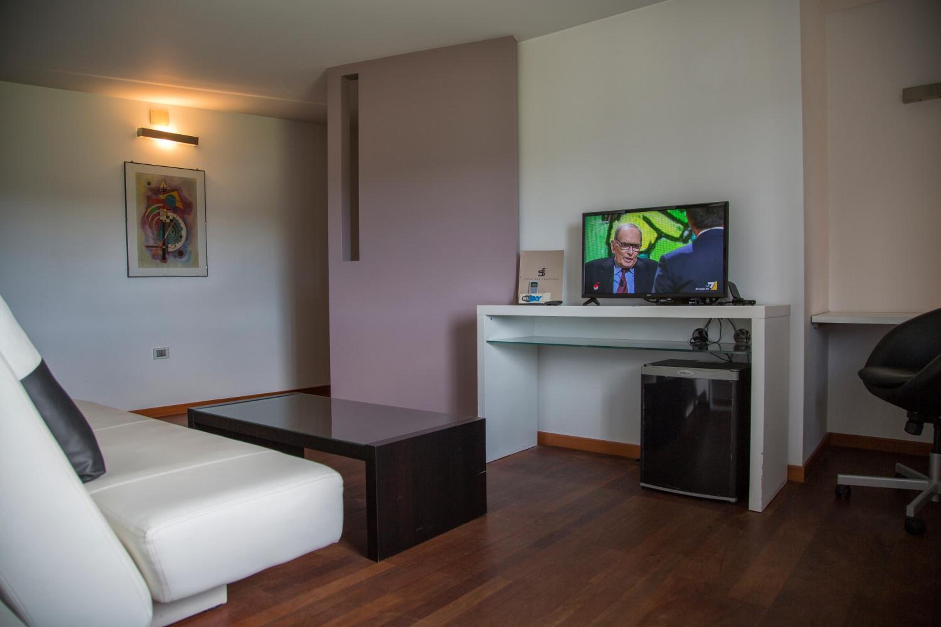 Junior Suite with Garden View photo 3