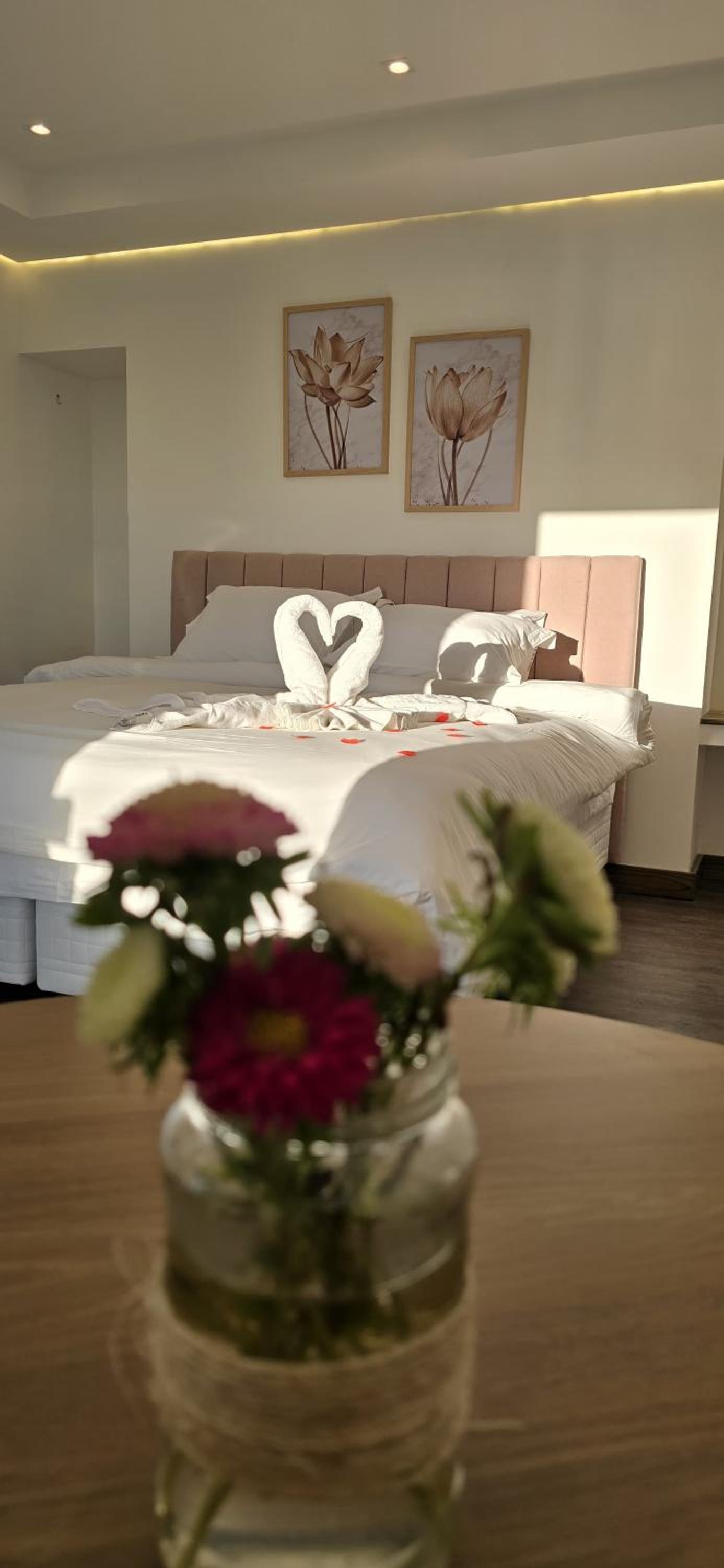 Suite with Hot Tub photo 1
