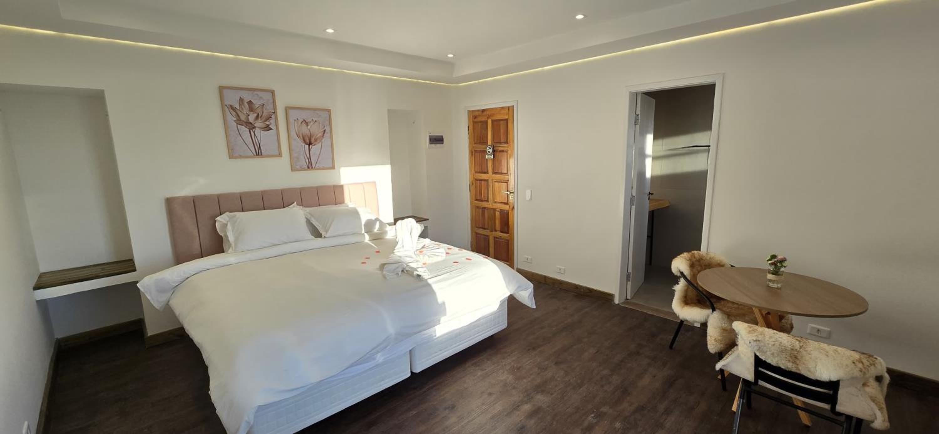 Deluxe King Room photo 1