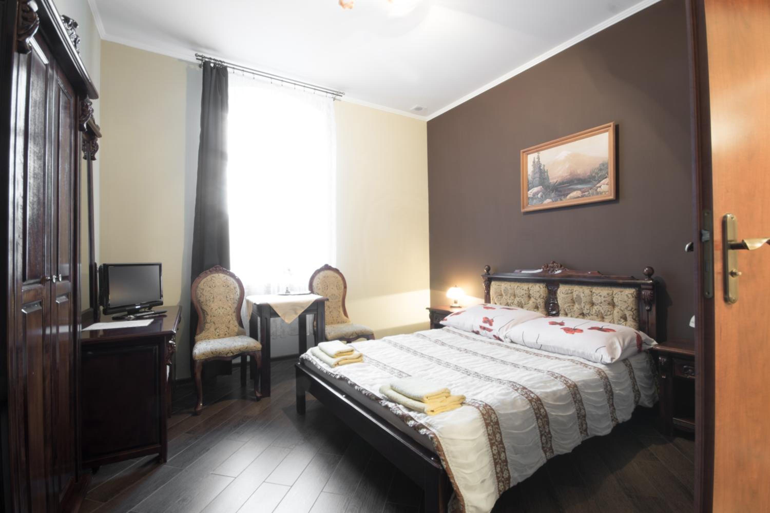 Small Double Room - Photo 9