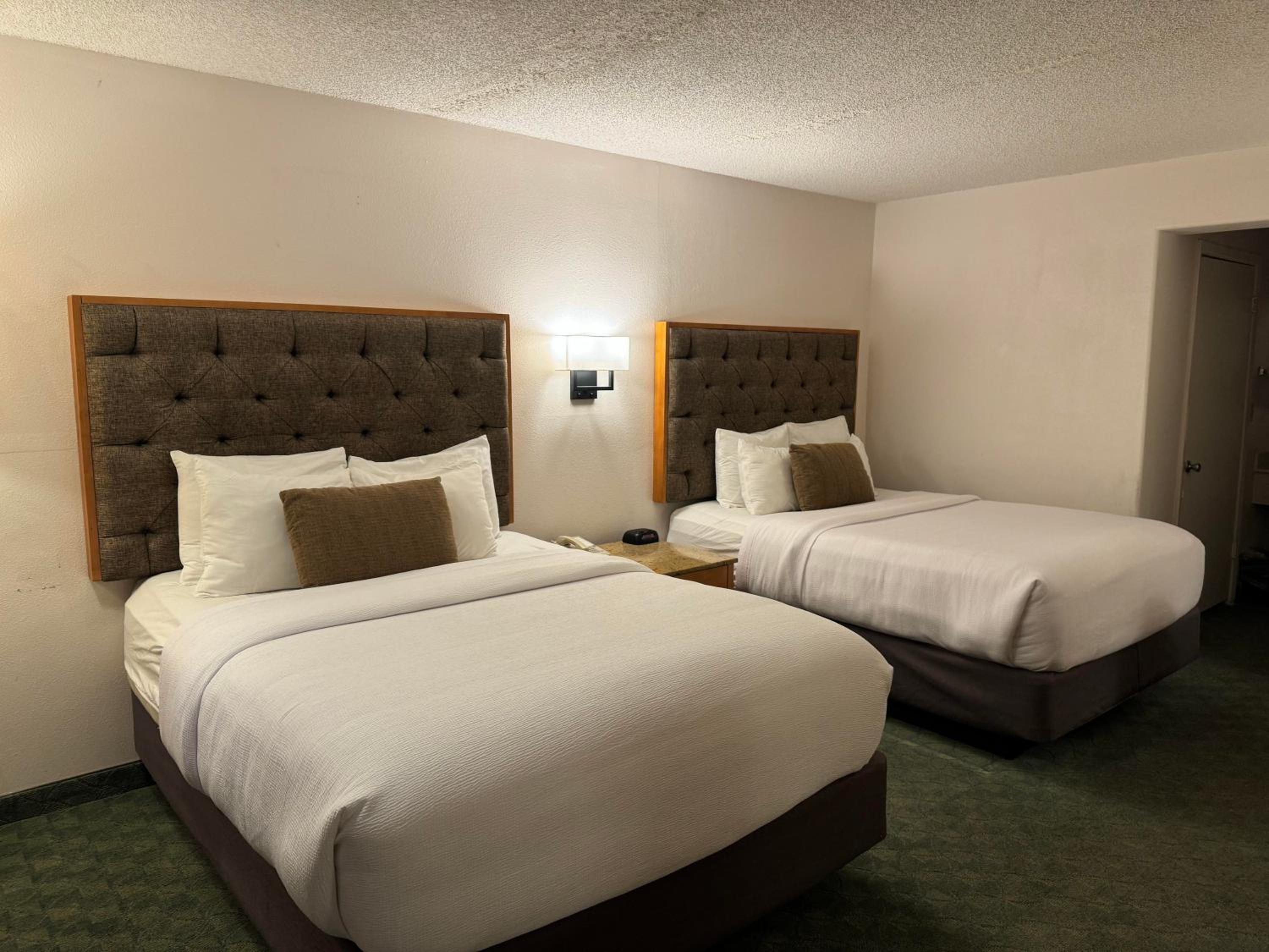  Standard Queen Room with Two Queen Beds, Pet-Friendly  photo 1