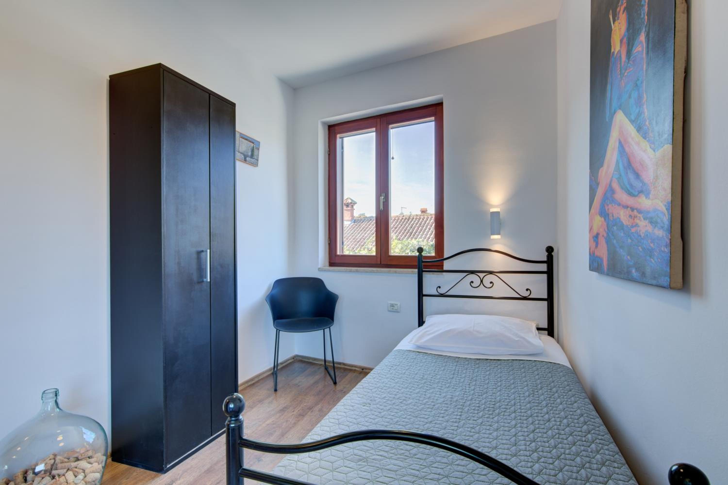 Apartment with Balcony - Photo 12