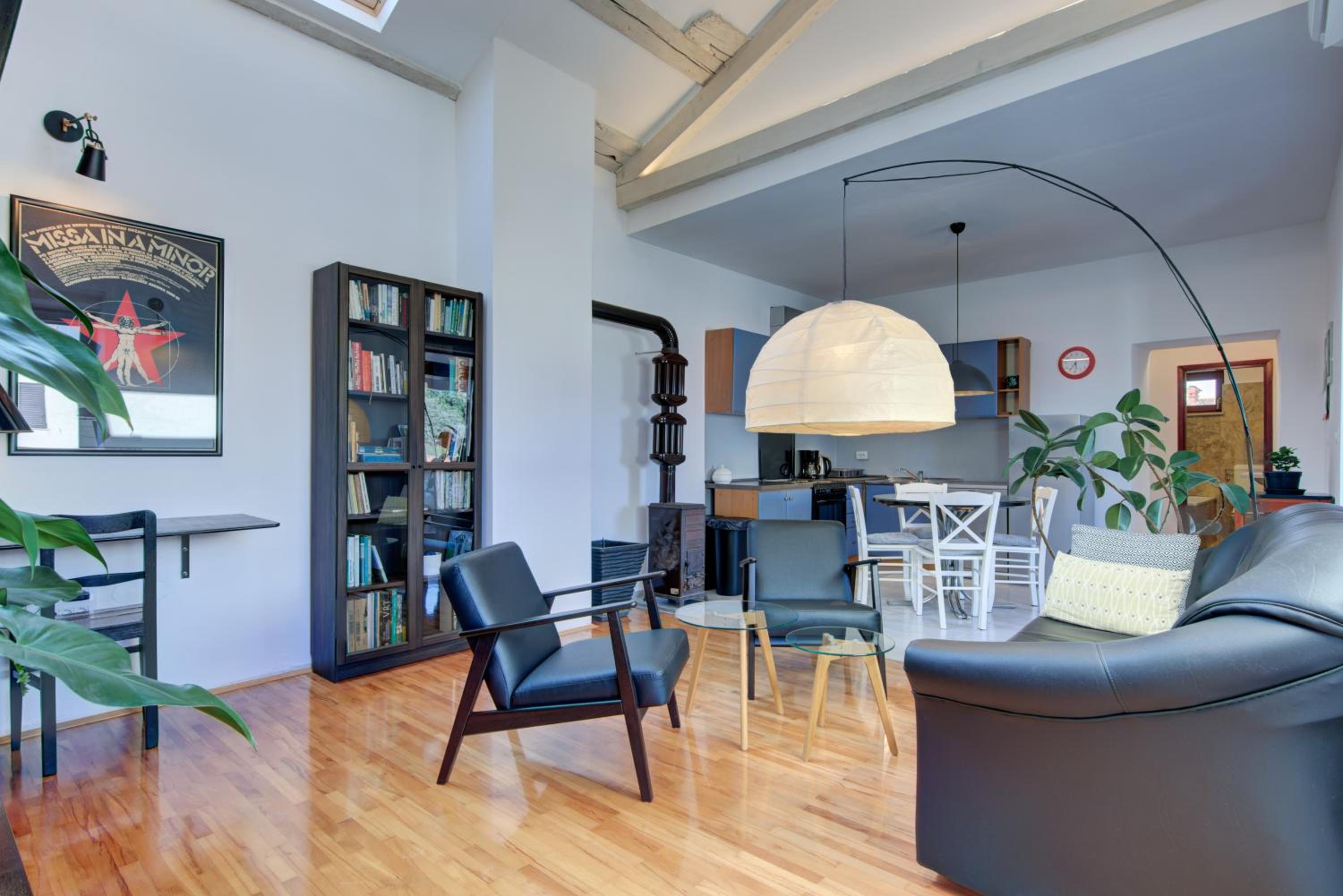Apartment with Balcony - Photo 11