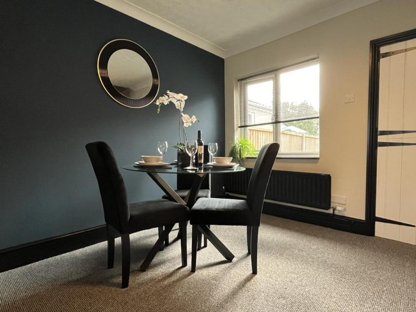 Two-Bedroom House photo 3