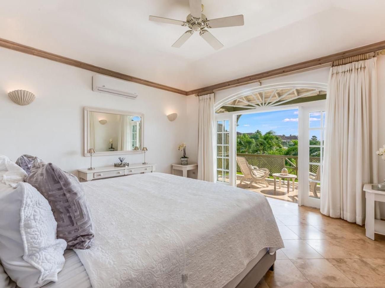 Three-Bedroom Villa photo 1