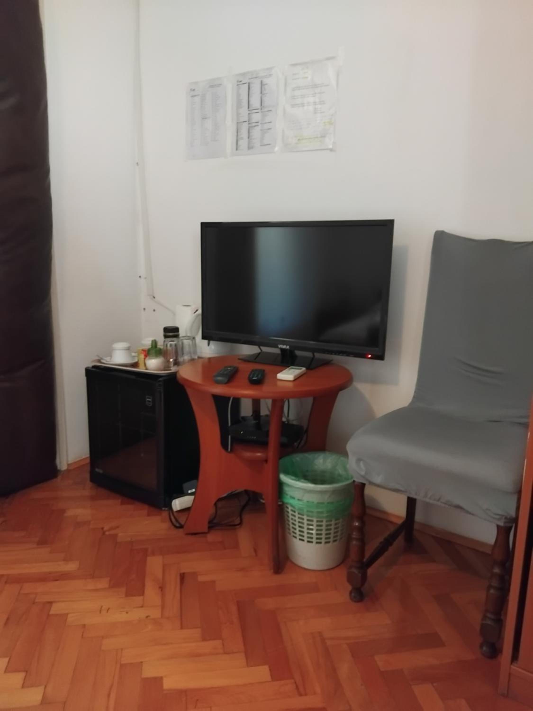 Double Room with Balcony and City View - Photo 6