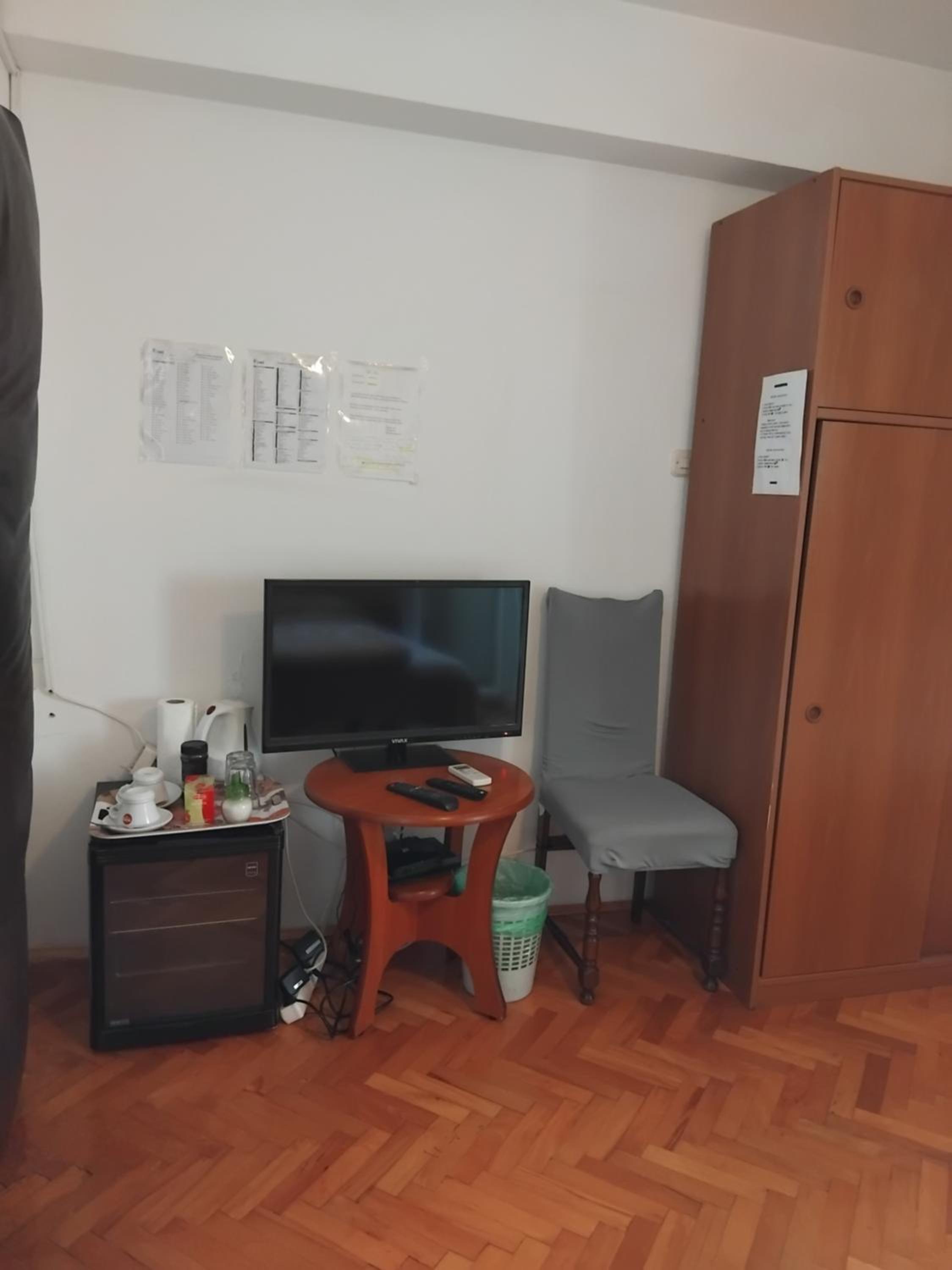 Double Room with Balcony and City View - Photo 5