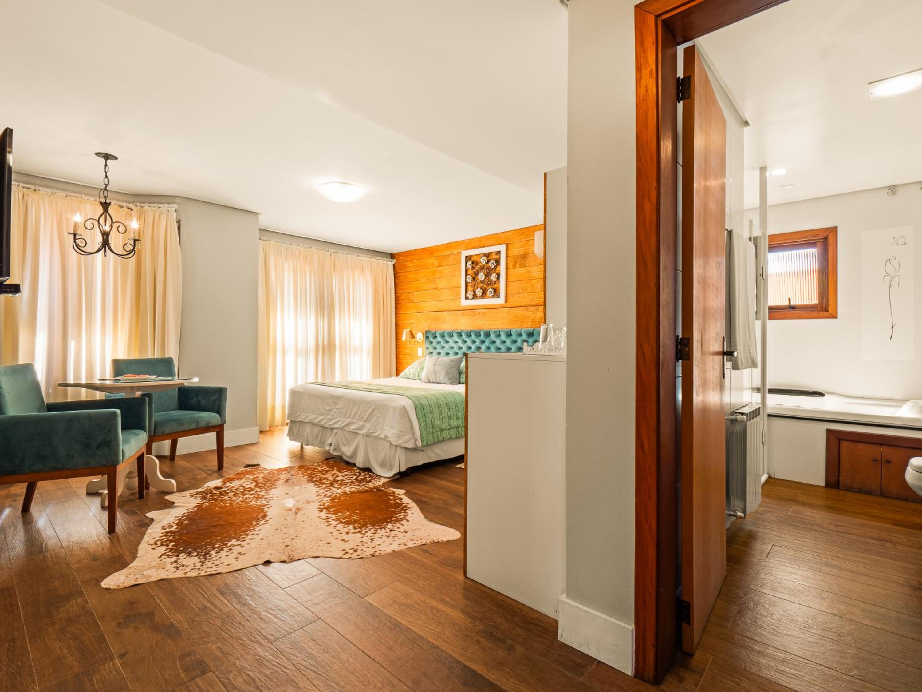 Super Deluxe Apartment with Spa Bath thumbnail 6