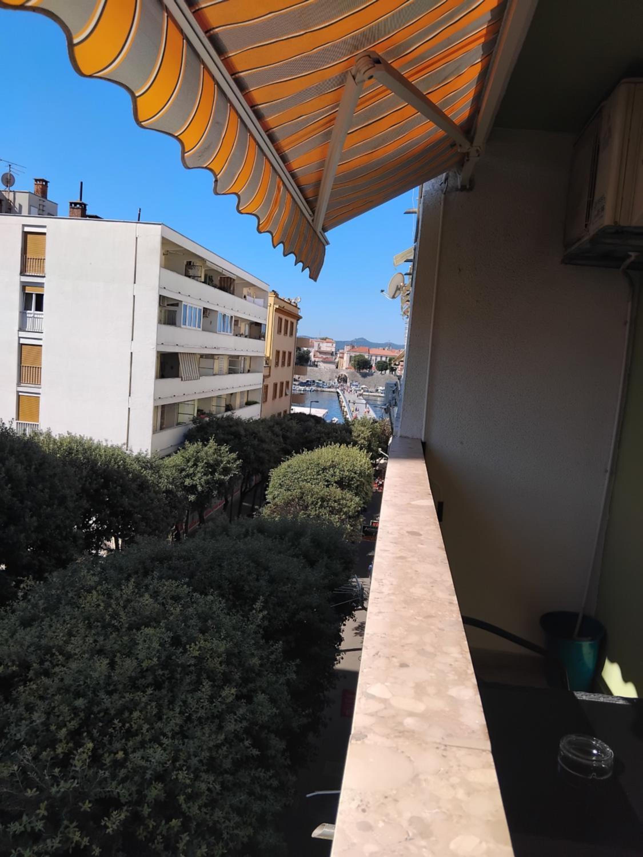 Double Room with Balcony and Sea View - Photo 12