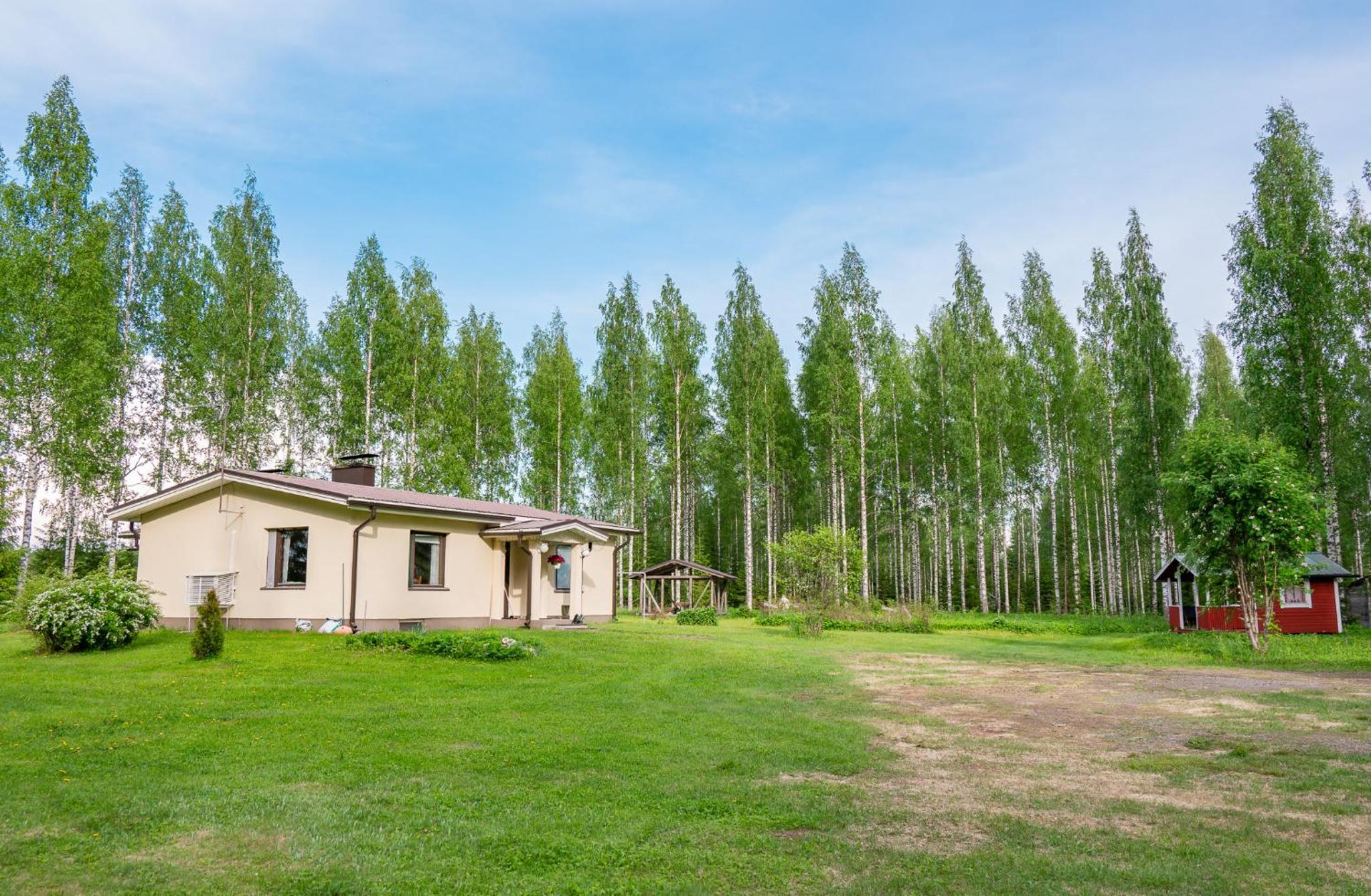Three-Bedroom House photo 2