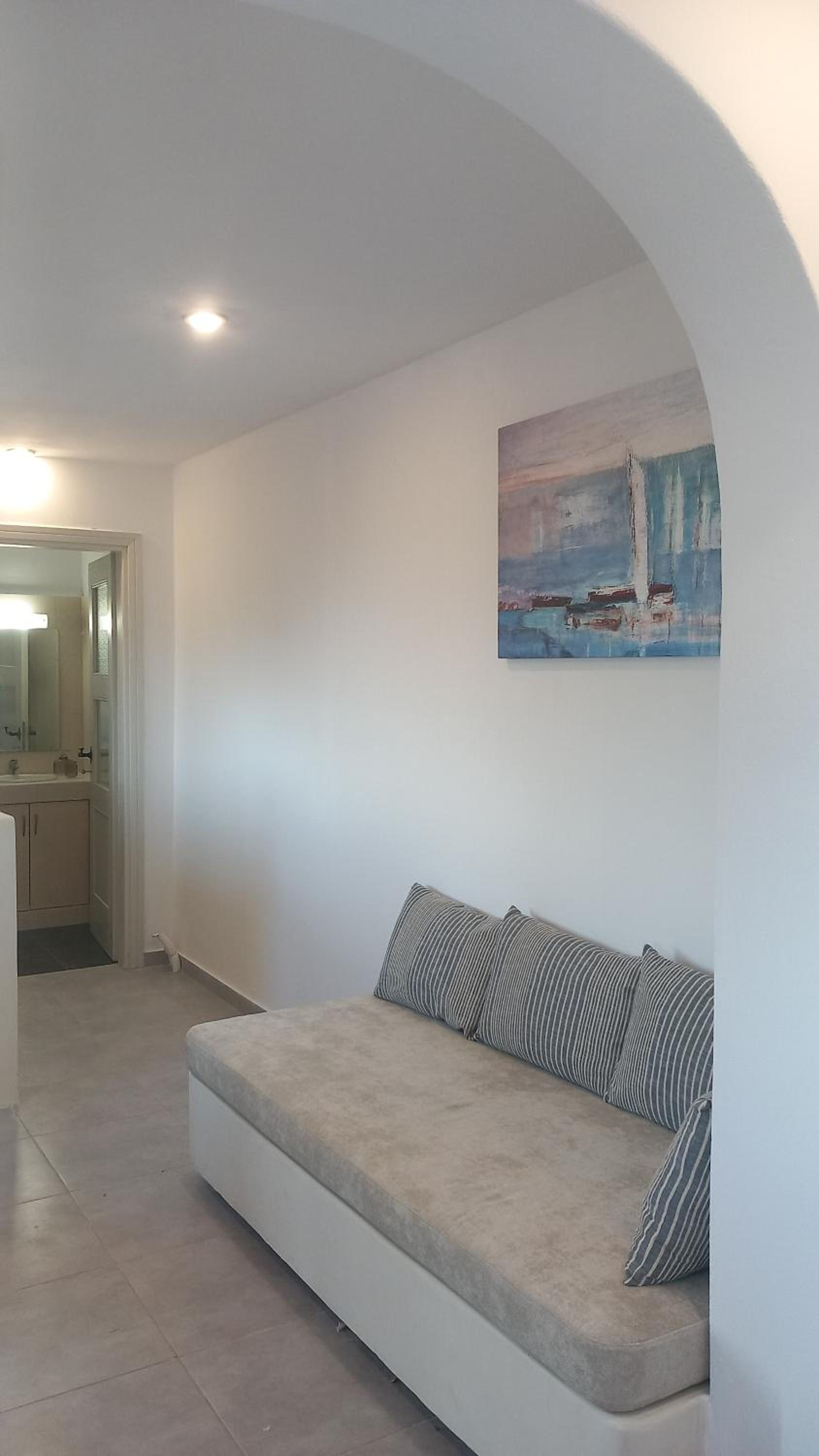 One-Bedroom Apartment photo 1