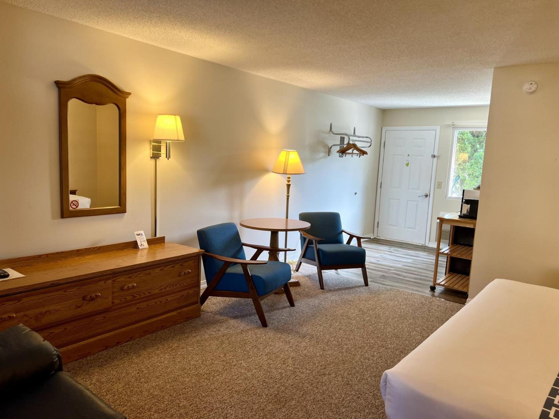 Standard King - Accessible photo 2