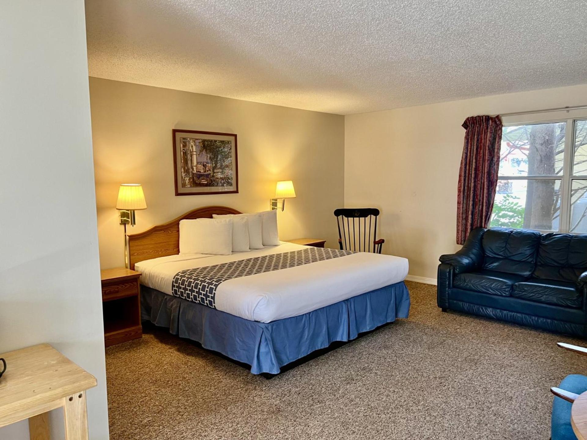 Standard King - Accessible photo 3