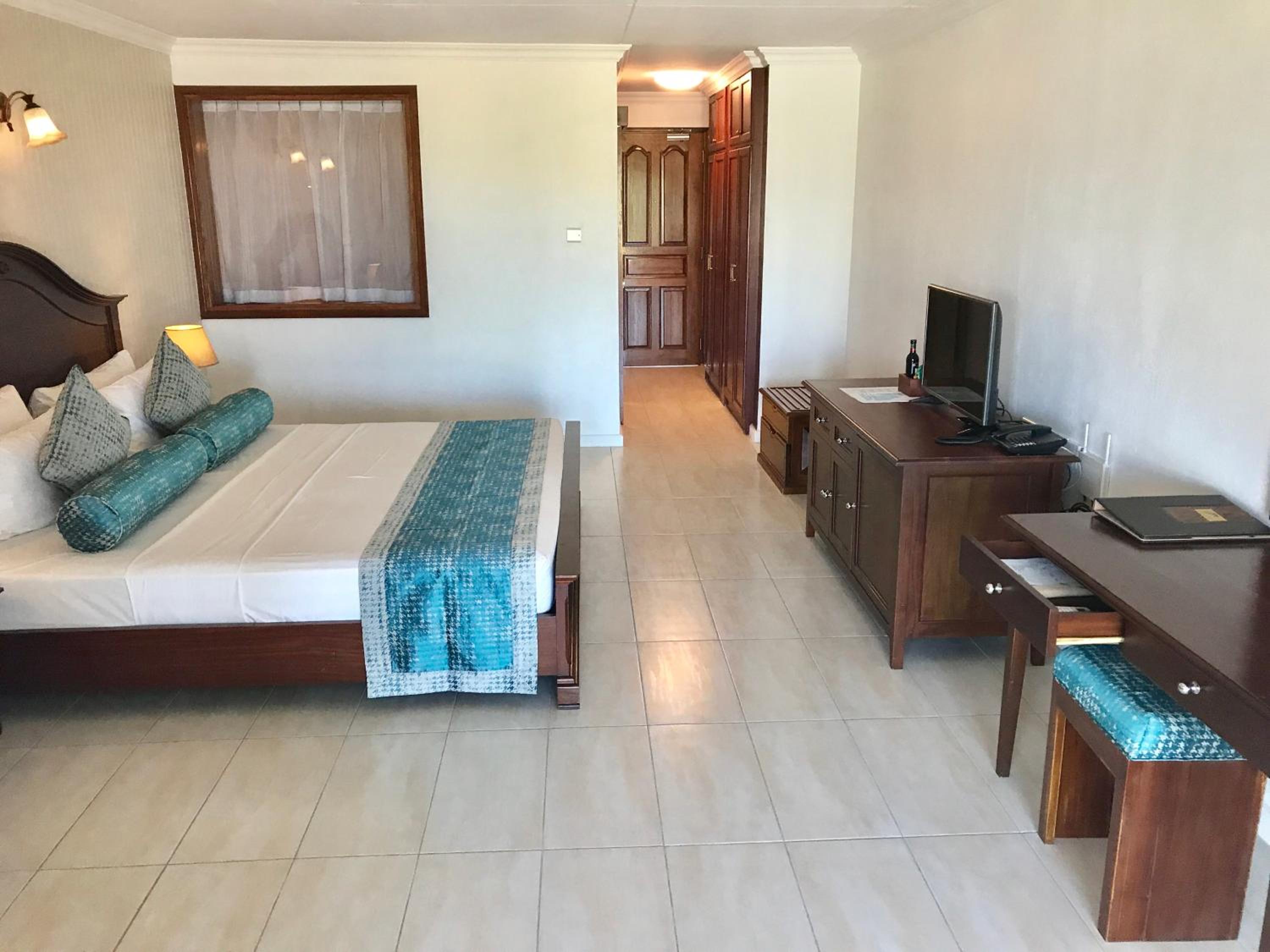 Two-Bedroom Suite - Photo 3
