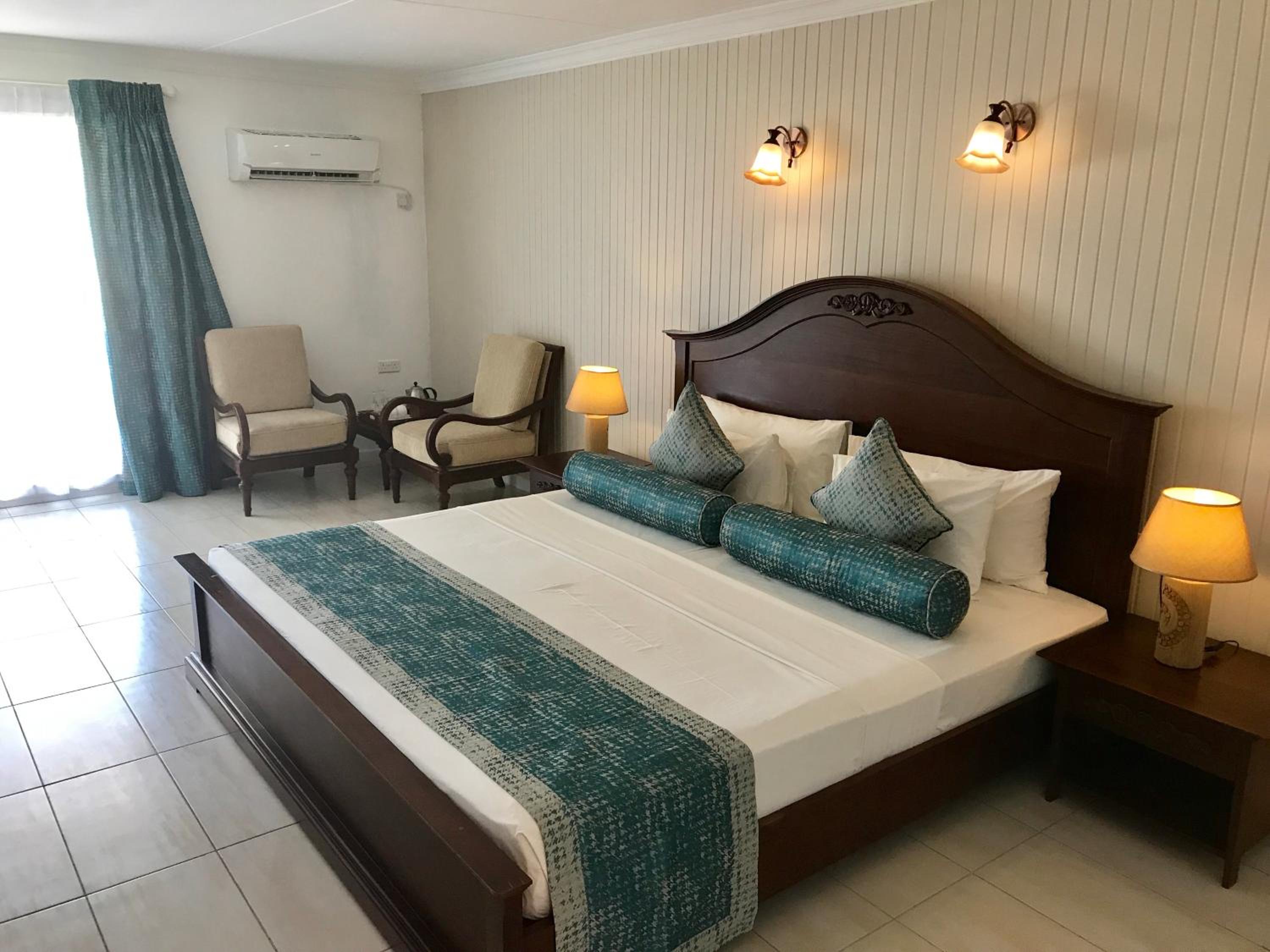 Two-Bedroom Suite - Photo 2