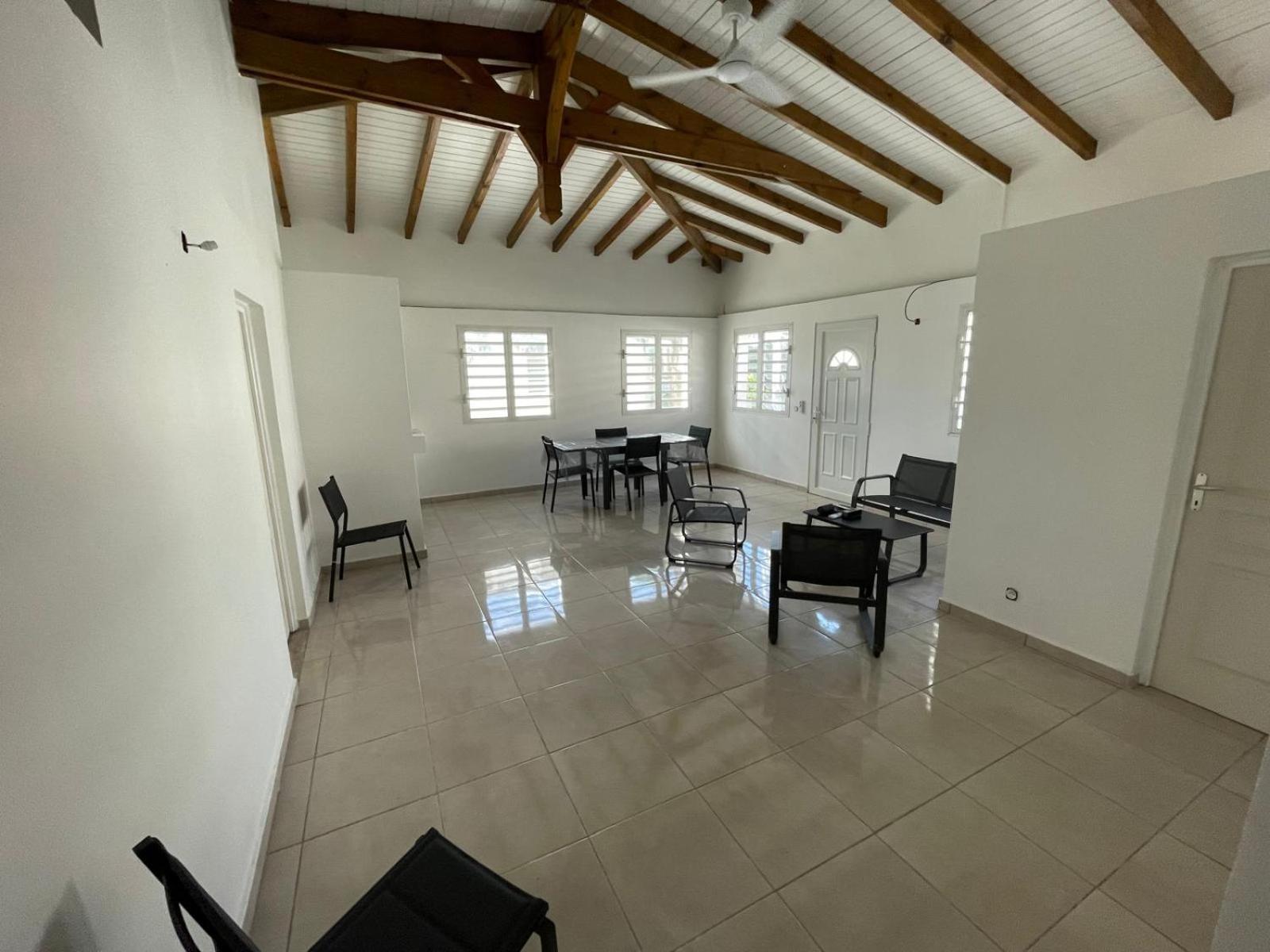 Three-Bedroom House photo 3