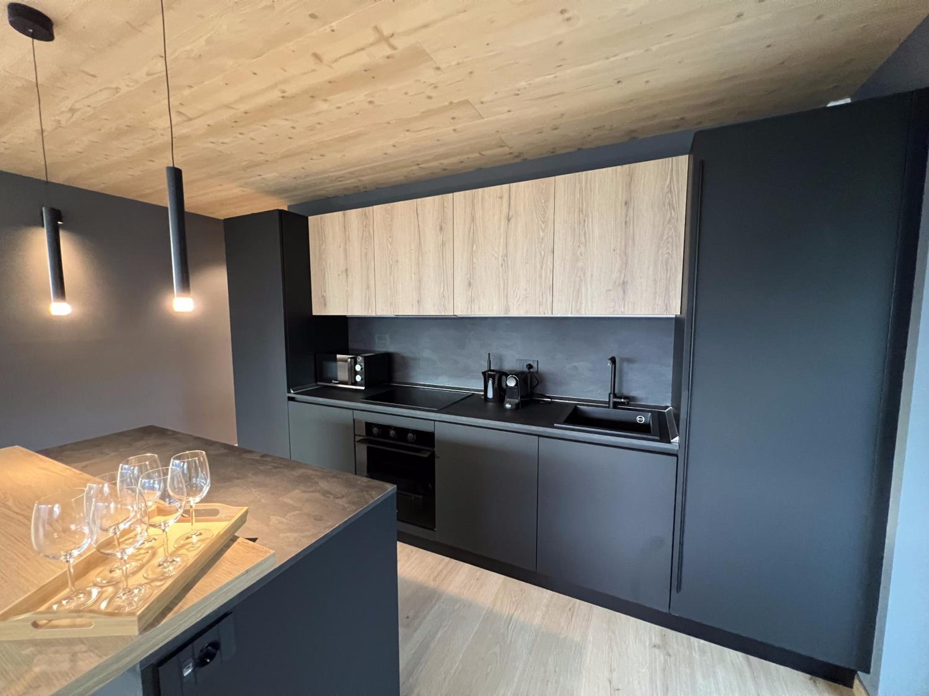 Three-Bedroom Premium Apartment with Balcony photo 3